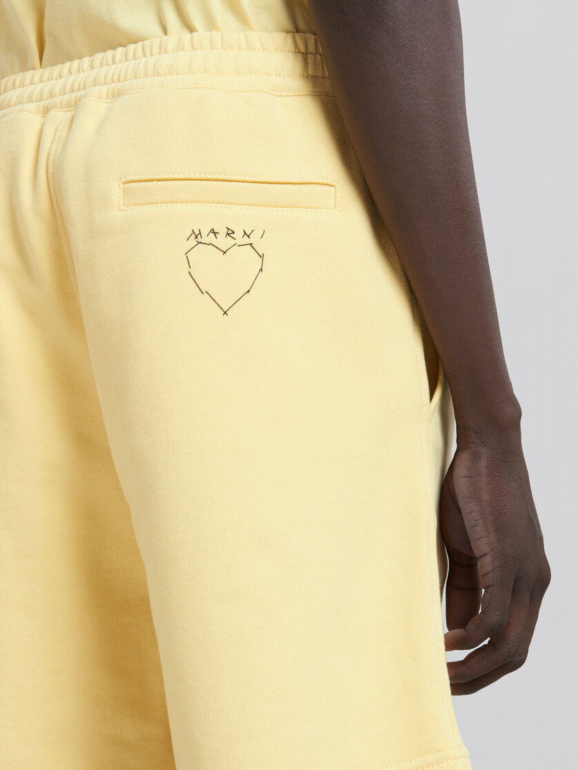 Bermuda in felpa di cotone biologico giallo con impunture Marni - Pantaloni - Image 4
