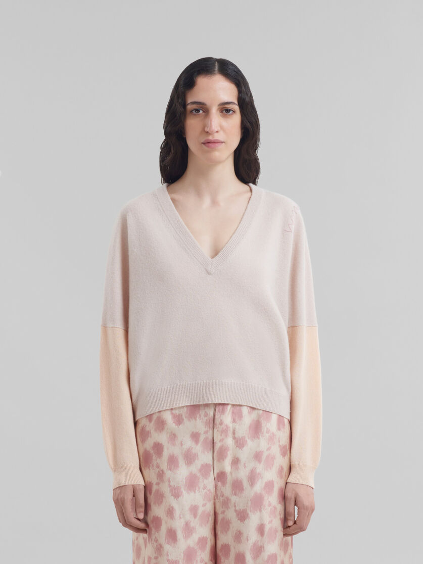 Maglia a V in lana e cashmere rosa pesca color block - Pullover - Image 2