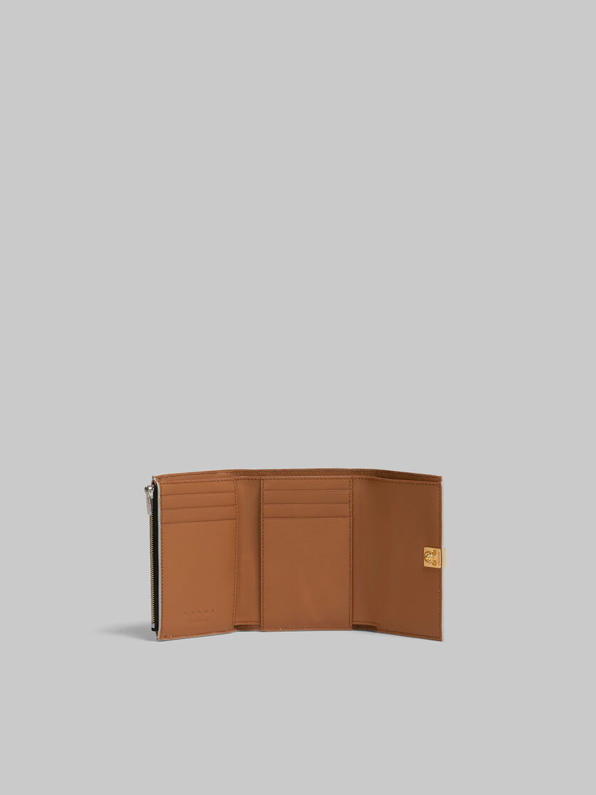 Portafoglio Prisma tri-fold in pelle marrone - Portafogli - Image 2