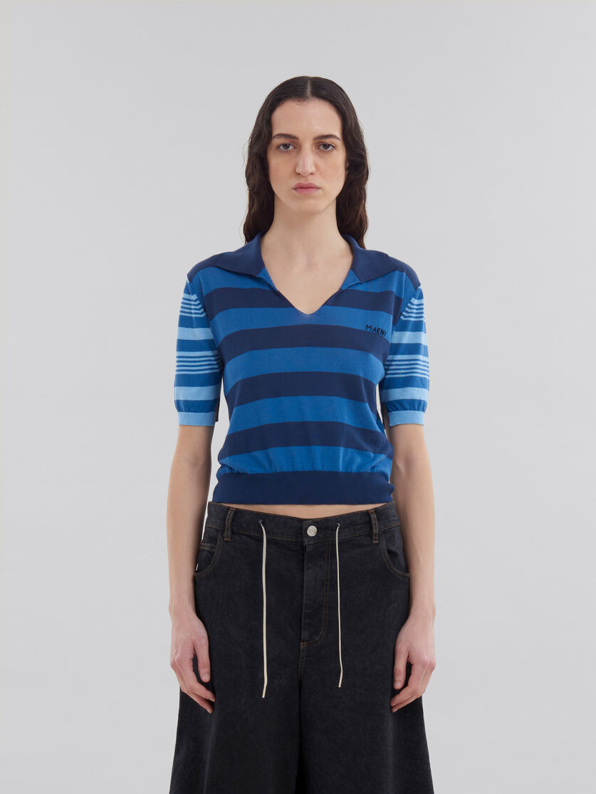 Maglione a maniche corte in cotone leggero con righe a contrasto blu - Camicie - Image 2