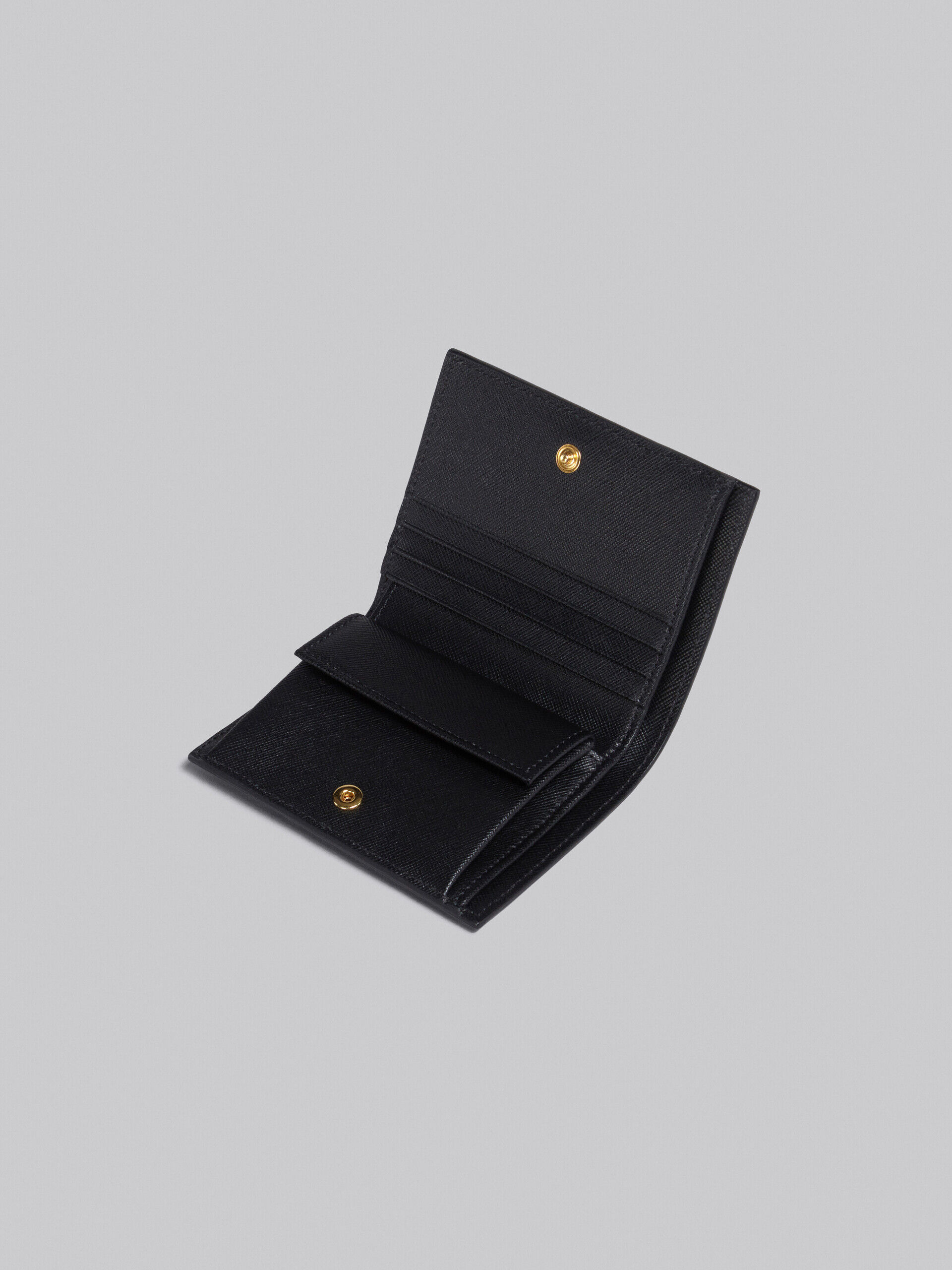 マルニ財布値下げ歓迎【日本正規品・美品】Marni サフィアーノレザー製二つ折りウォレット