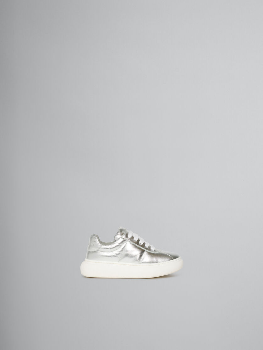 Sneaker imbottita in pelle argentata - Sneakers - Image 1