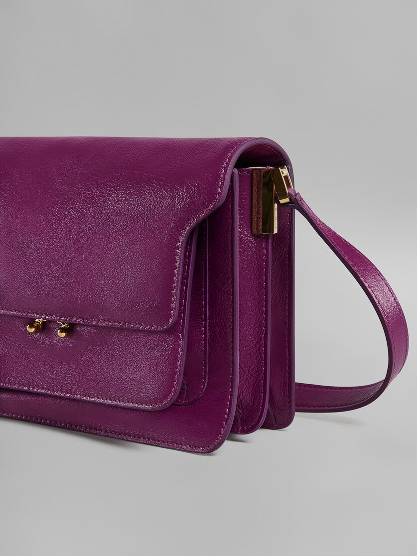 TRUNK SOFT medium bag in purple leather