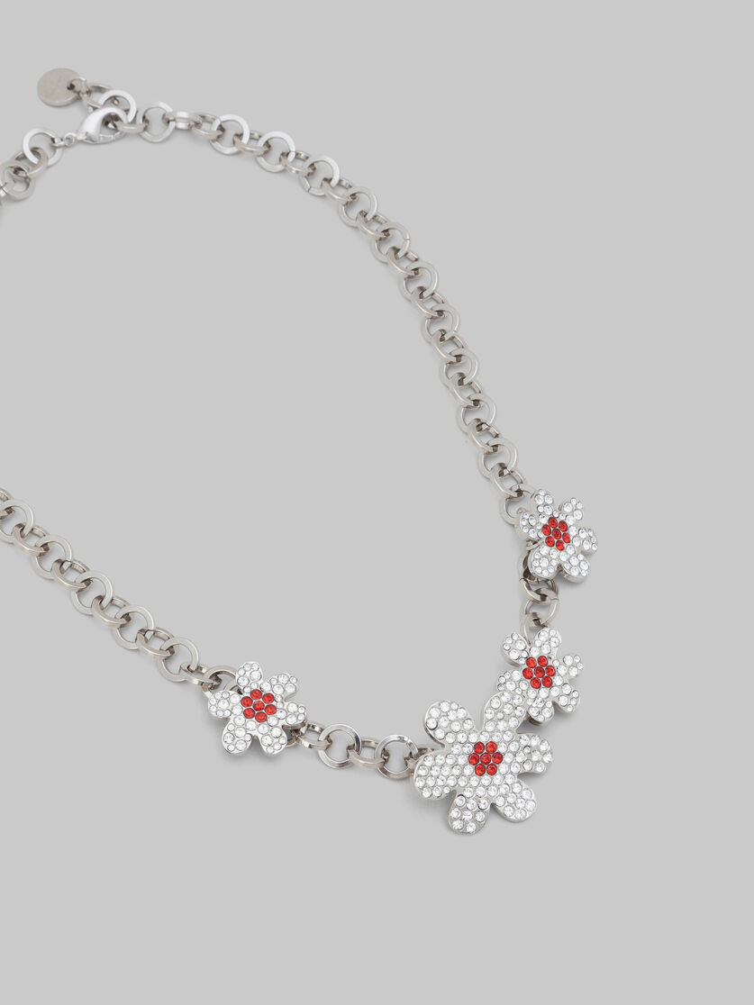 Palladiumfarbene Halskette mit runden Gliedern und Gänseblümchen-Anhängern - Halsketten - Image 3