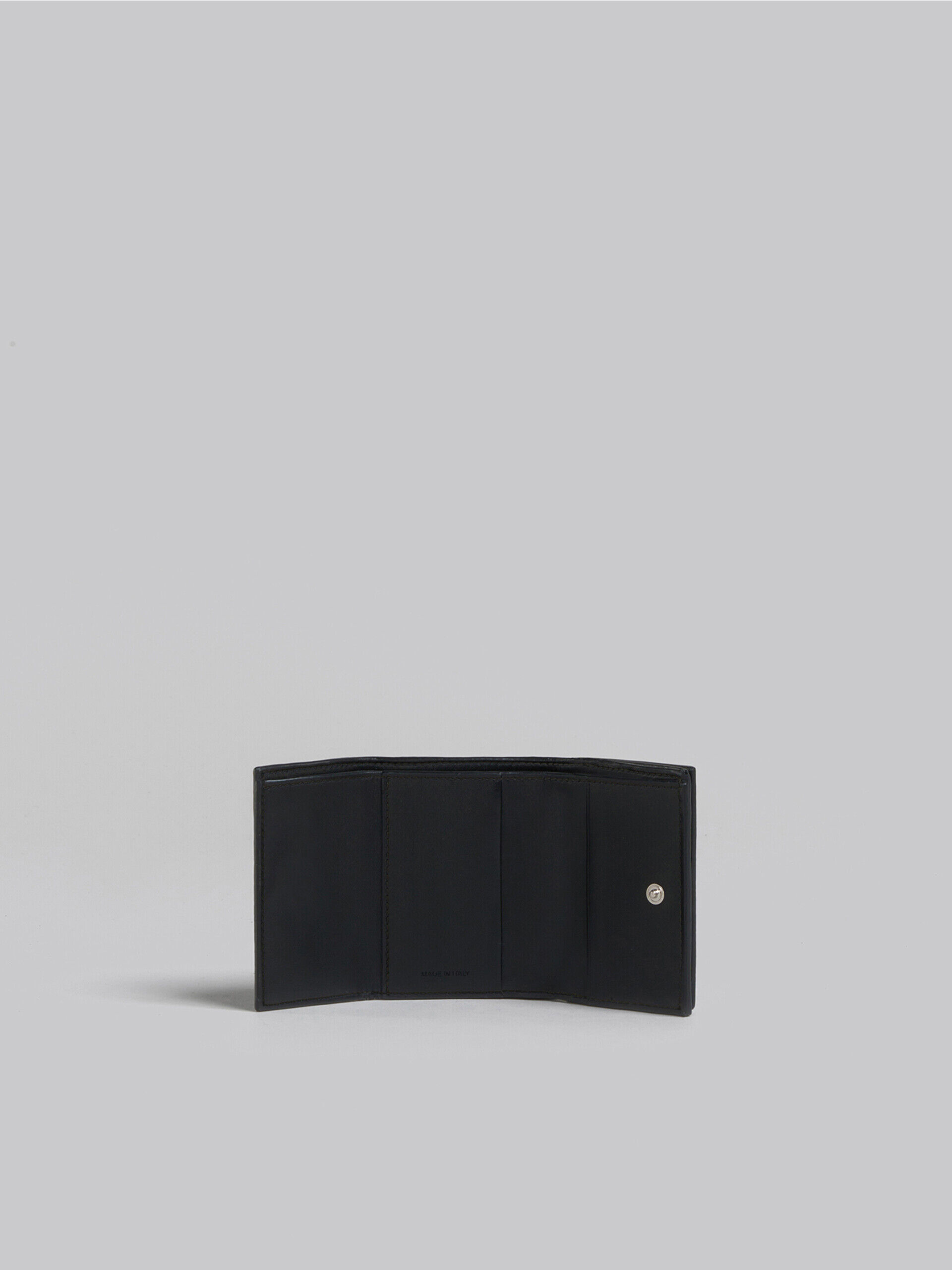 お得超歓迎MARNI（マルニ）　メンズ三つ折り財布　カラー：ブラック 小物