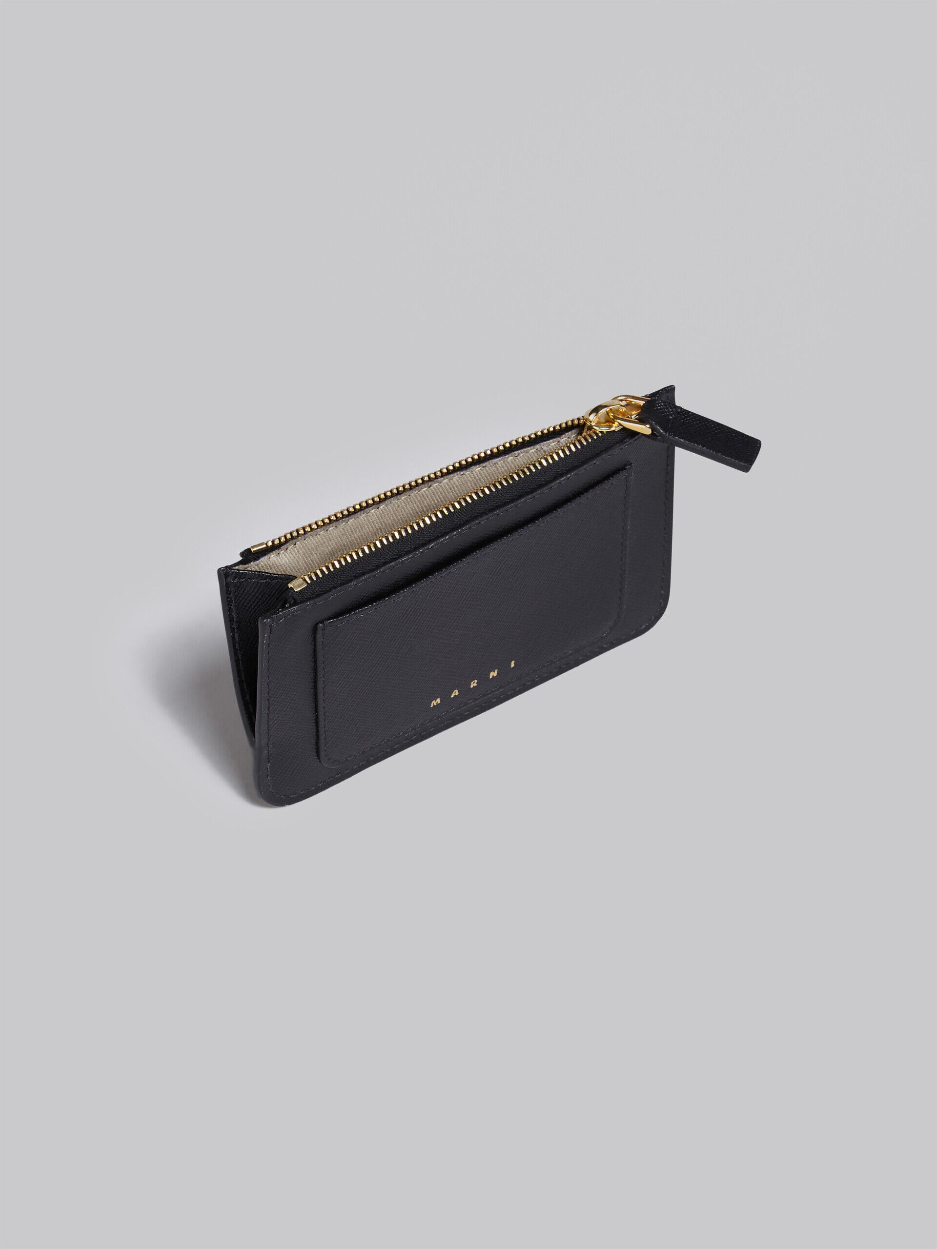 キャッチ―な柄が特徴的なMa定価約3.2万　マルニ　MARNI  財布　カードケース