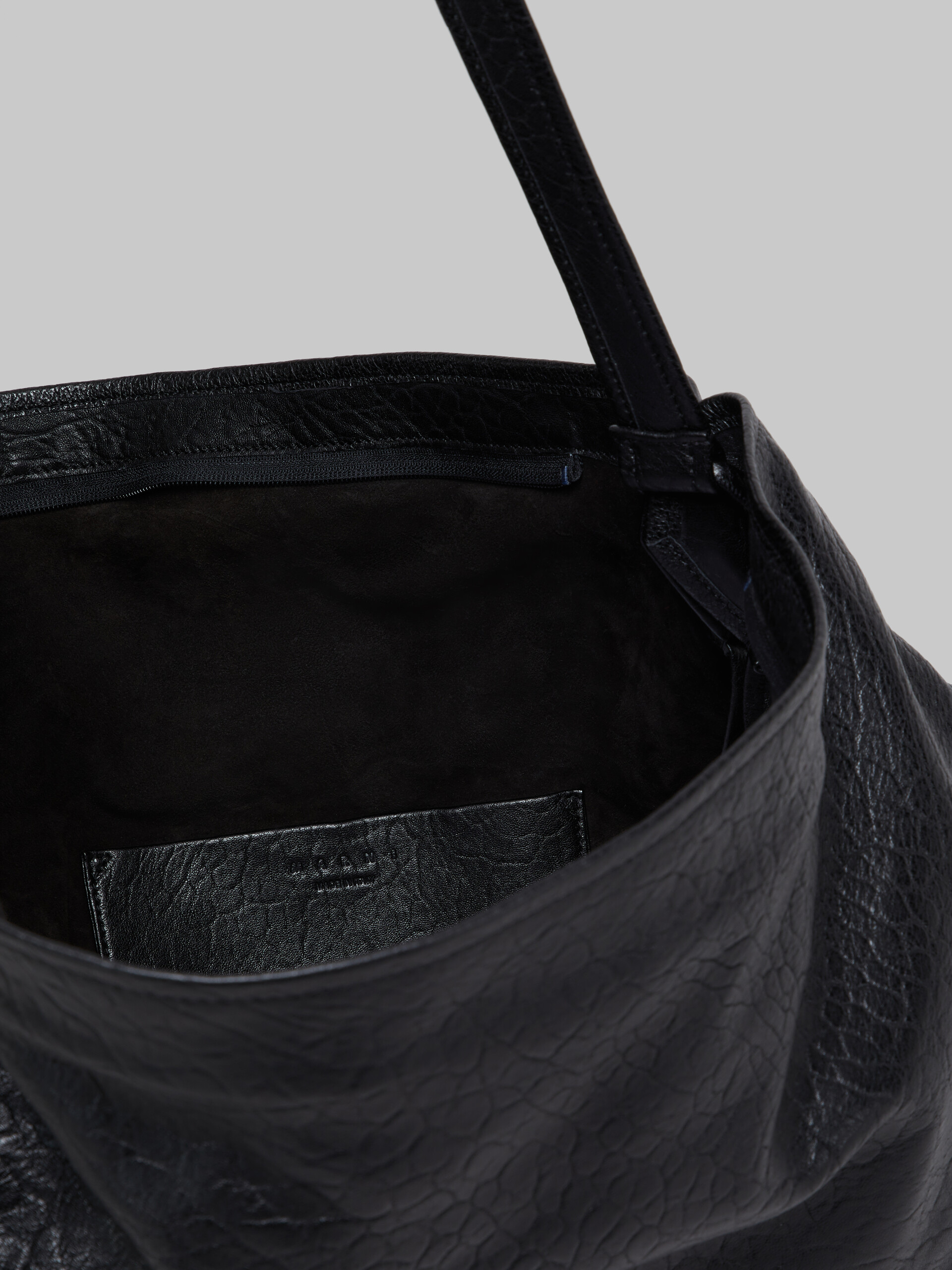 Borsa Hobo grande in nappa nera - Borse a spalla - Image 3