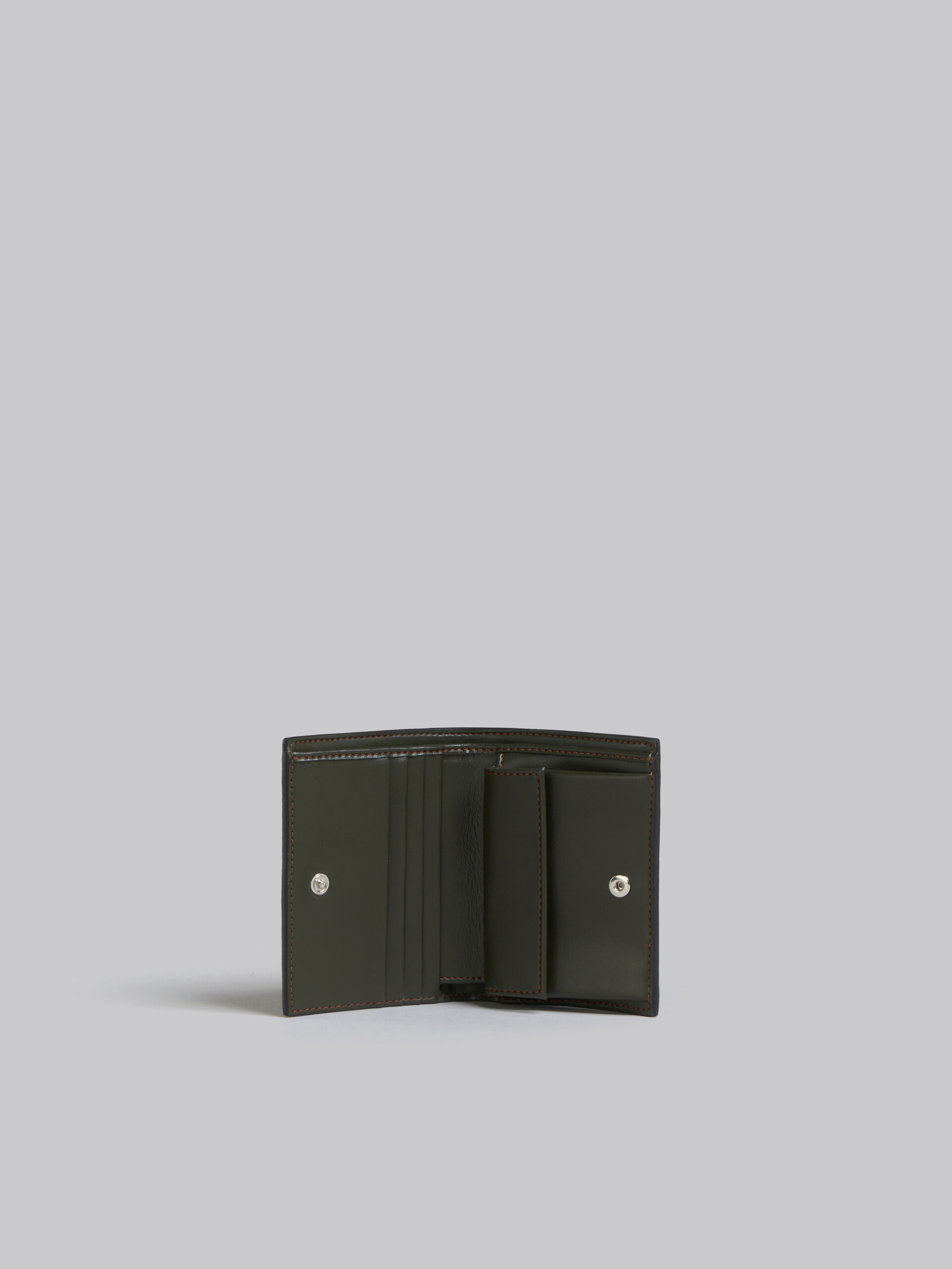オリーブグリーン レザー製二つ折りカードケース | Marni