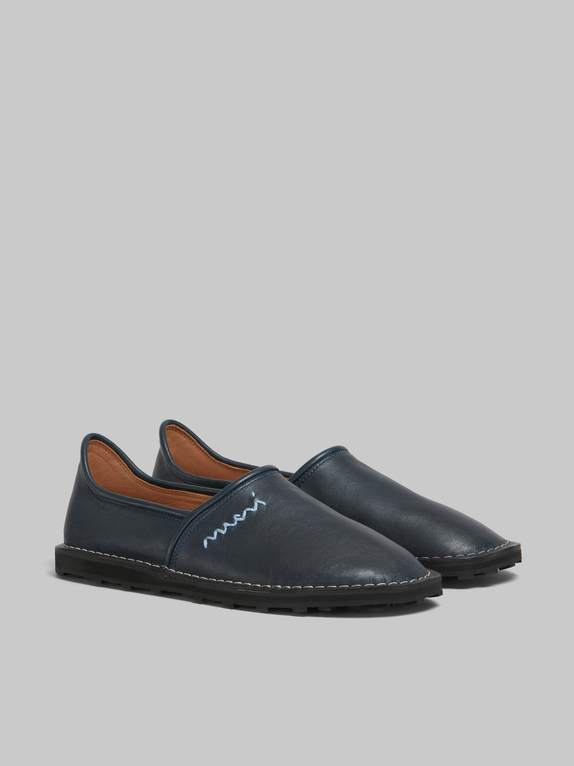 Mocassino slip on in pelle blu con ricamo Marni Symbol - Stringate - Image 2