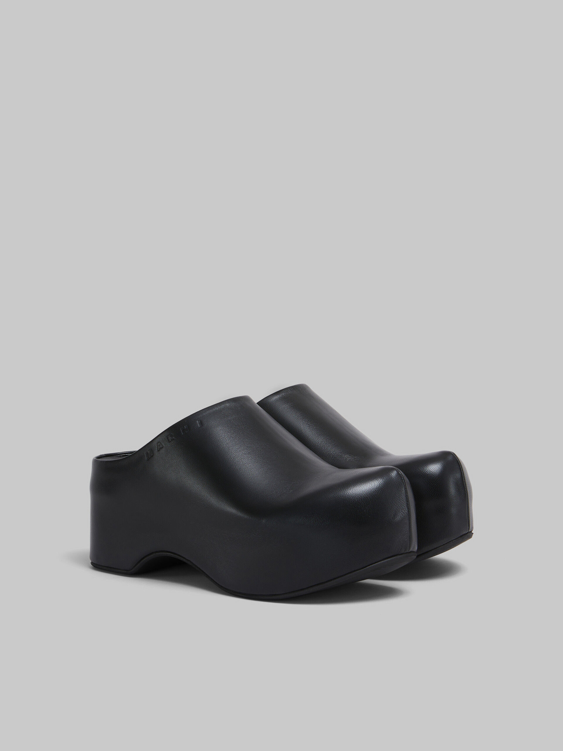 Sabot con zoccolo chunky in pelle nera - Zoccoli - Image 2