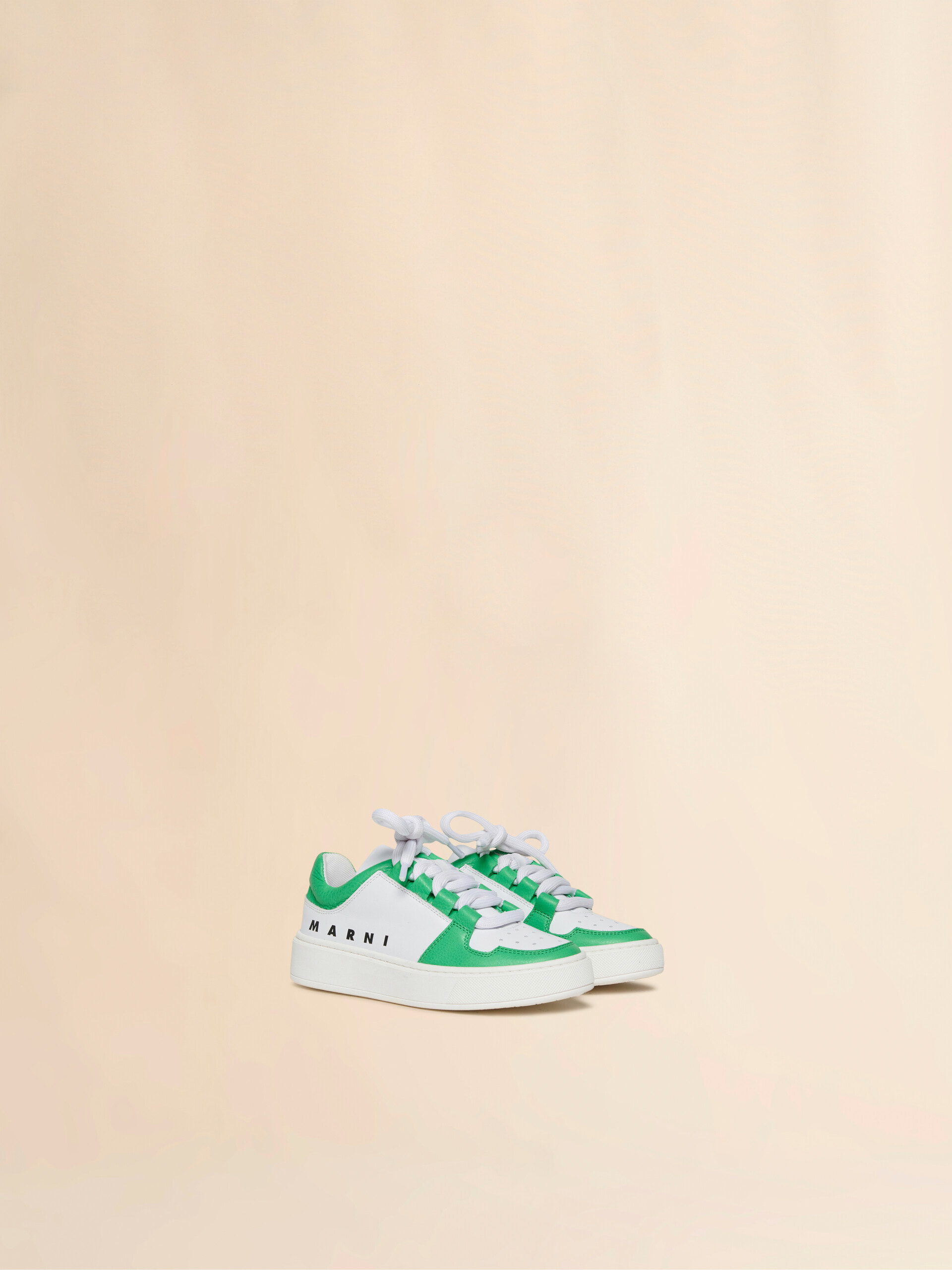 Sneaker low-top in pelle bianca e verde - Sneakers - Image 2