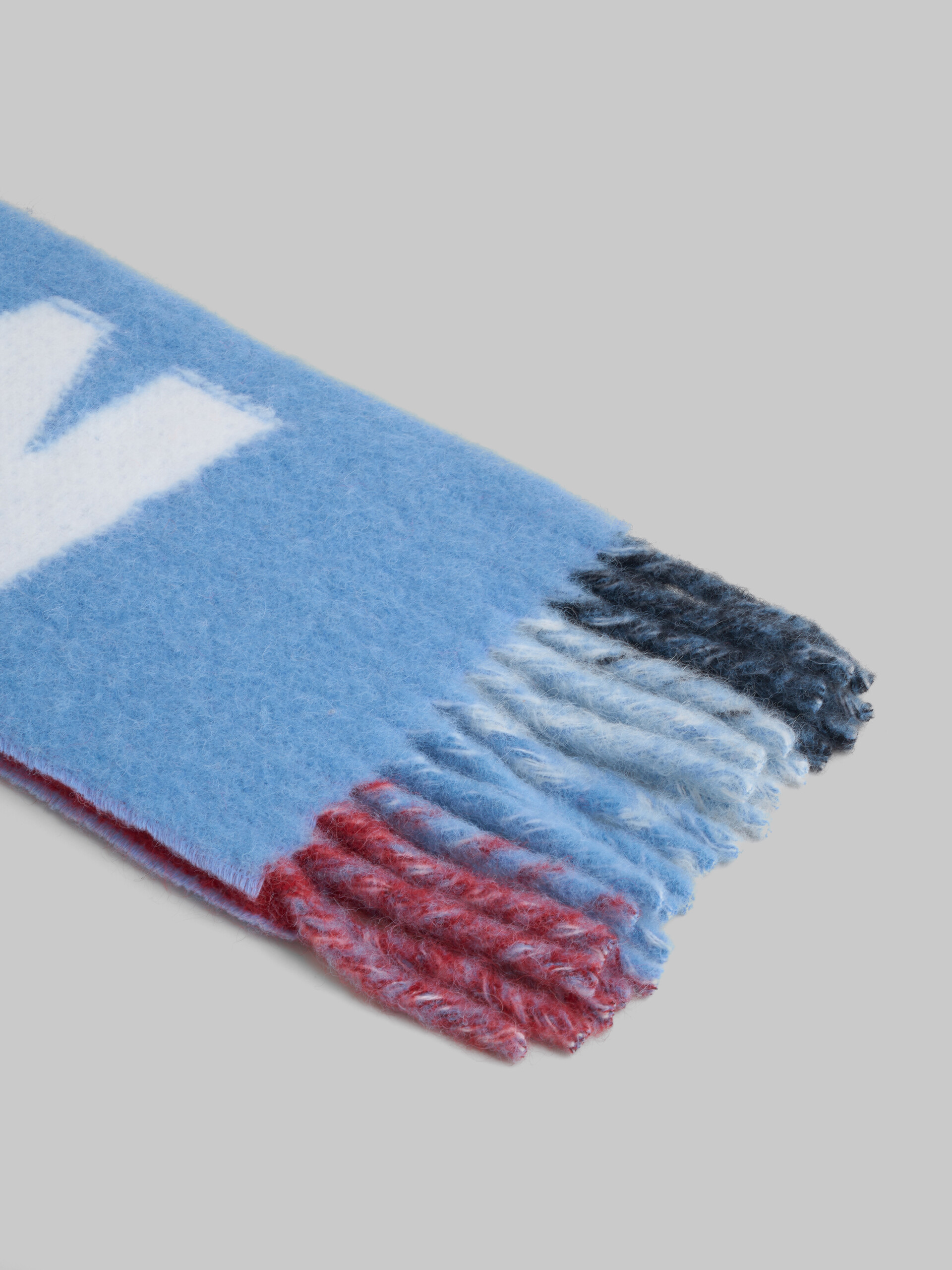 Sciarpa in lana e mohair azzurra con maxi logo - Sciarpe - Image 3