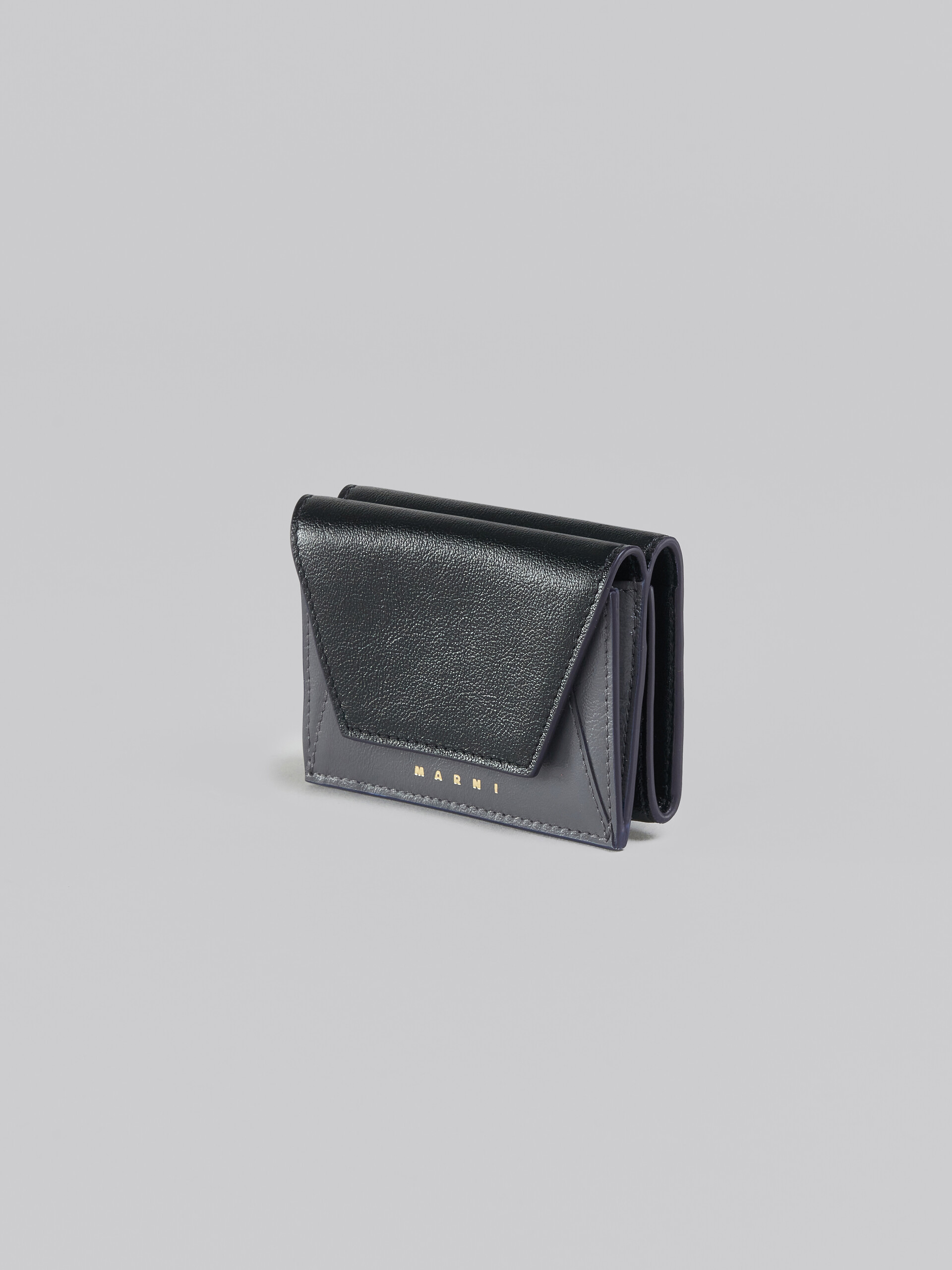 ゴムバンドクロージャー●MARNI（マルニ）　メンズ三つ折り財布　カラー：ブラック