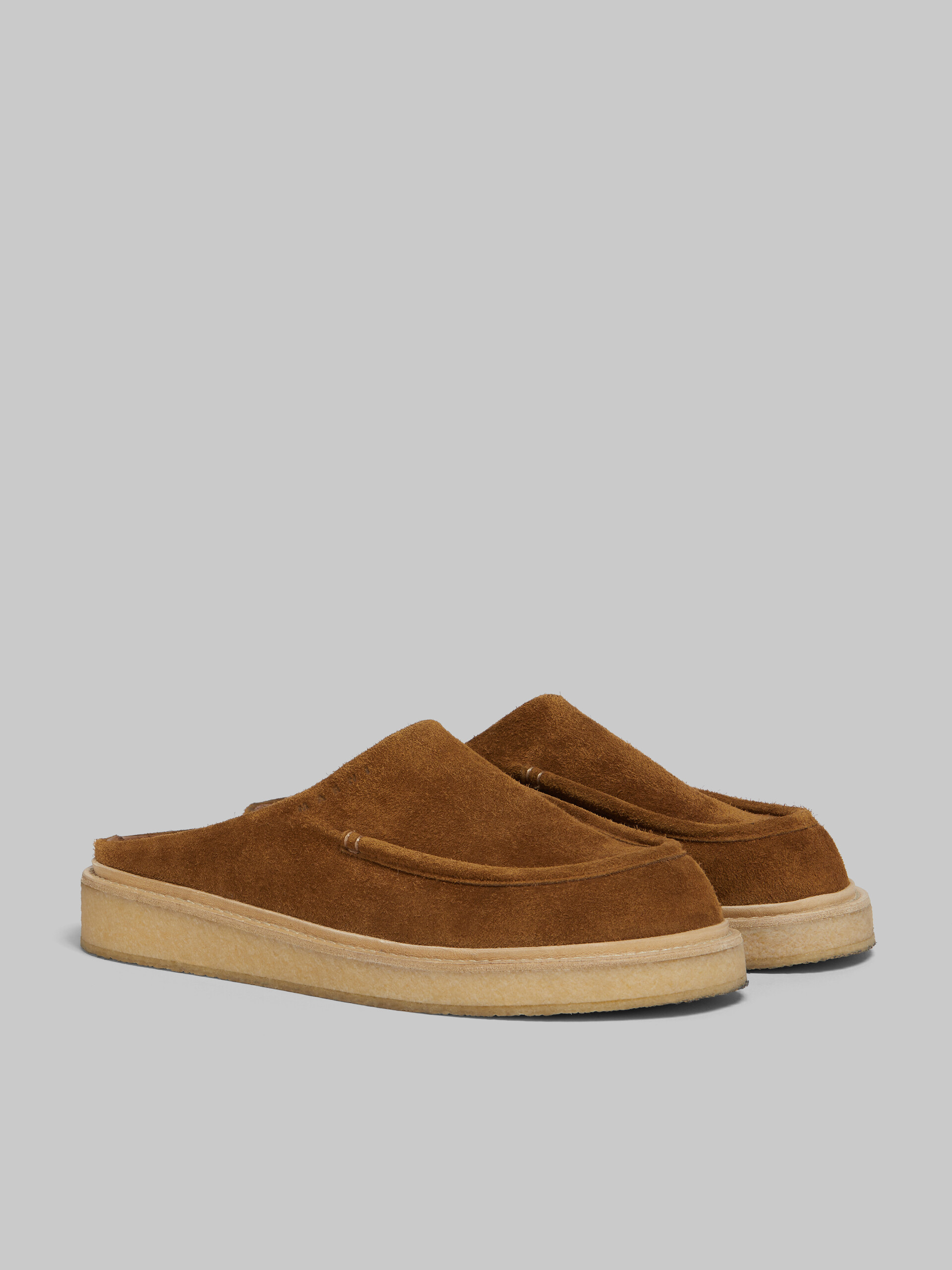 Sabot in suede marrone con suola in para - Zoccoli - Image 2