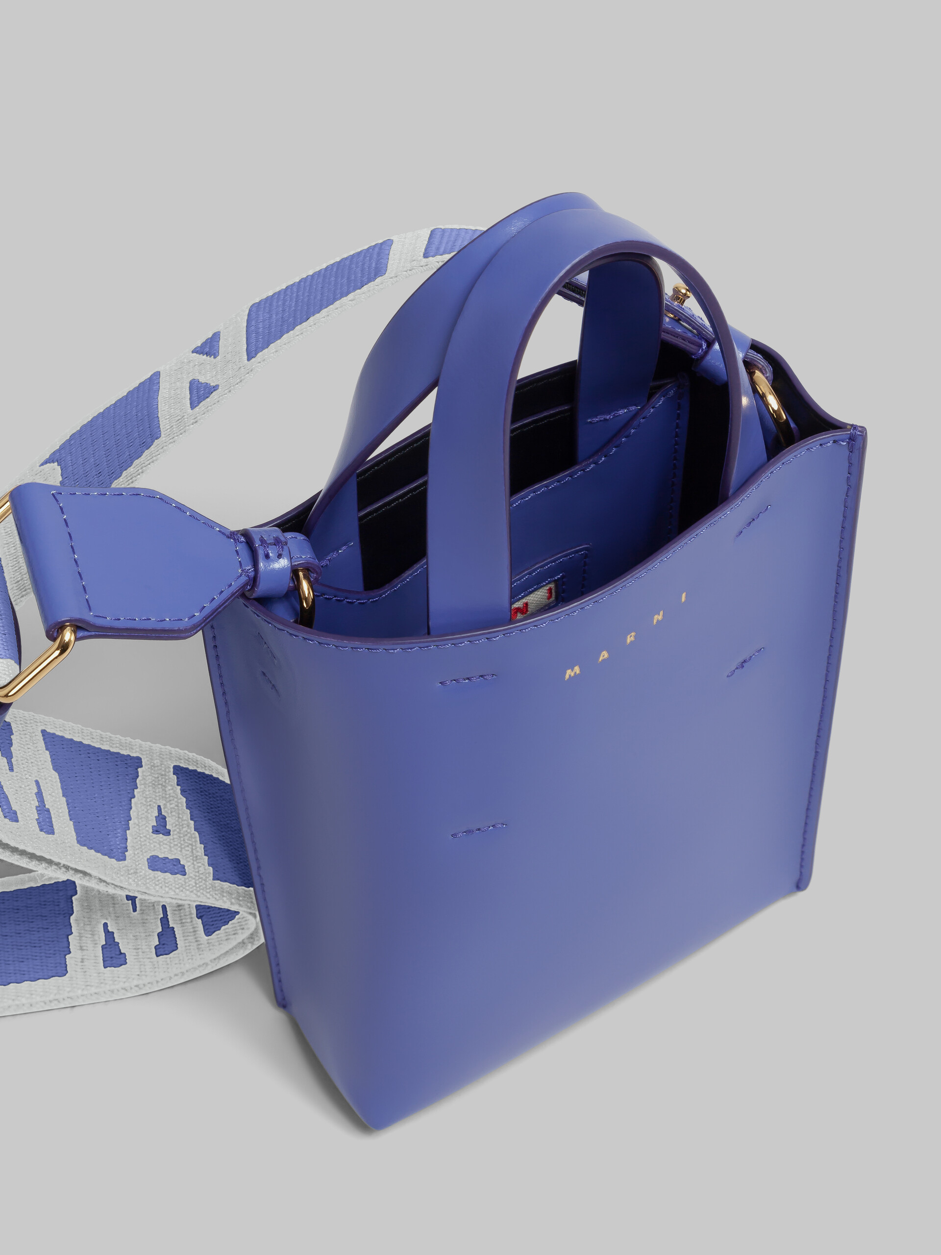 Museo Bag Nano in pelle azzurra - Borse shopping - Image 4