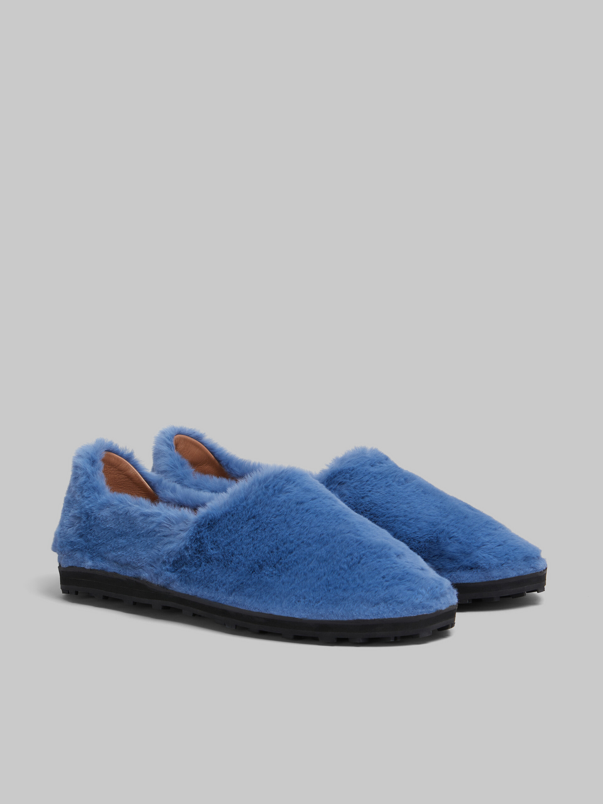 Mocassino slip on blu effetto pelliccia - Stringate - Image 2