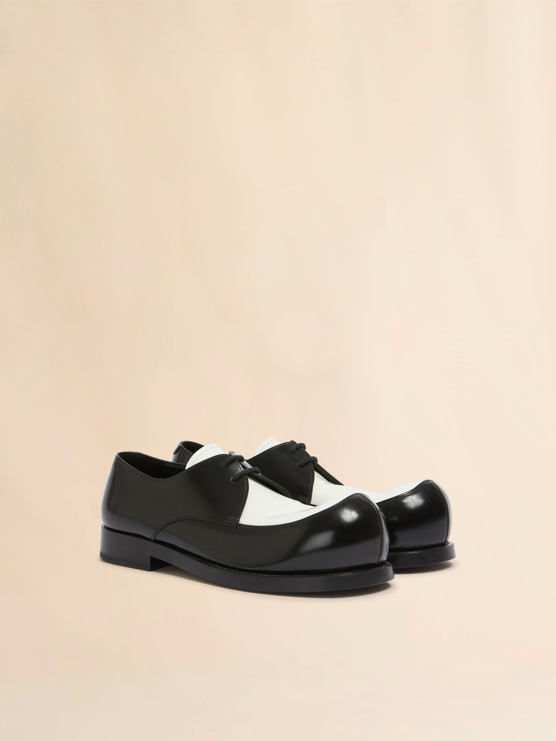 Scarpa Derby New Wave in pelle bianca e nera - Stringate - Image 2