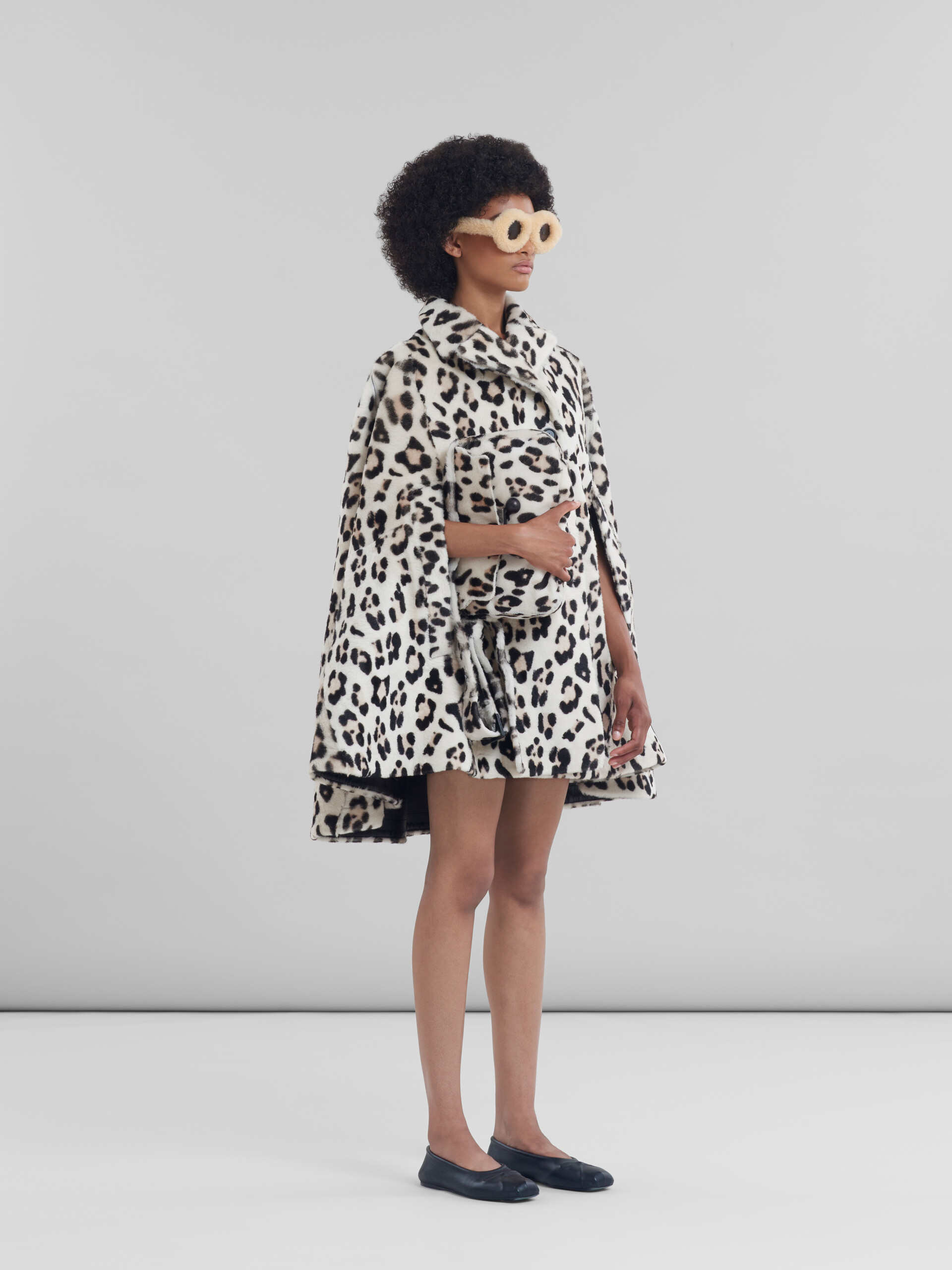 Mantella in shearling rasato con stampa animalier - Giacche - Image 6