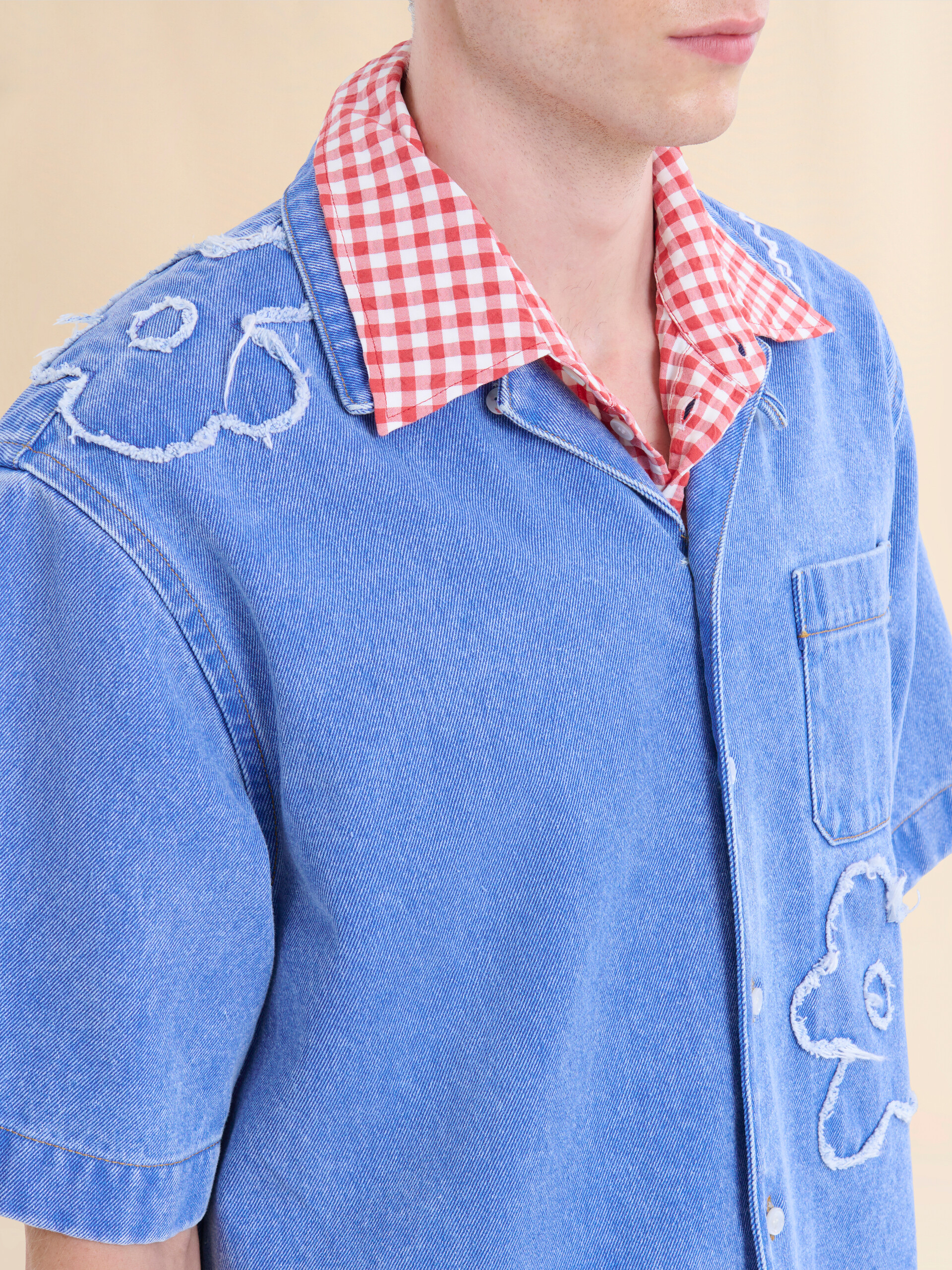 Camicia bowling in denim azzurro con applicazioni - Camicie - Image 4