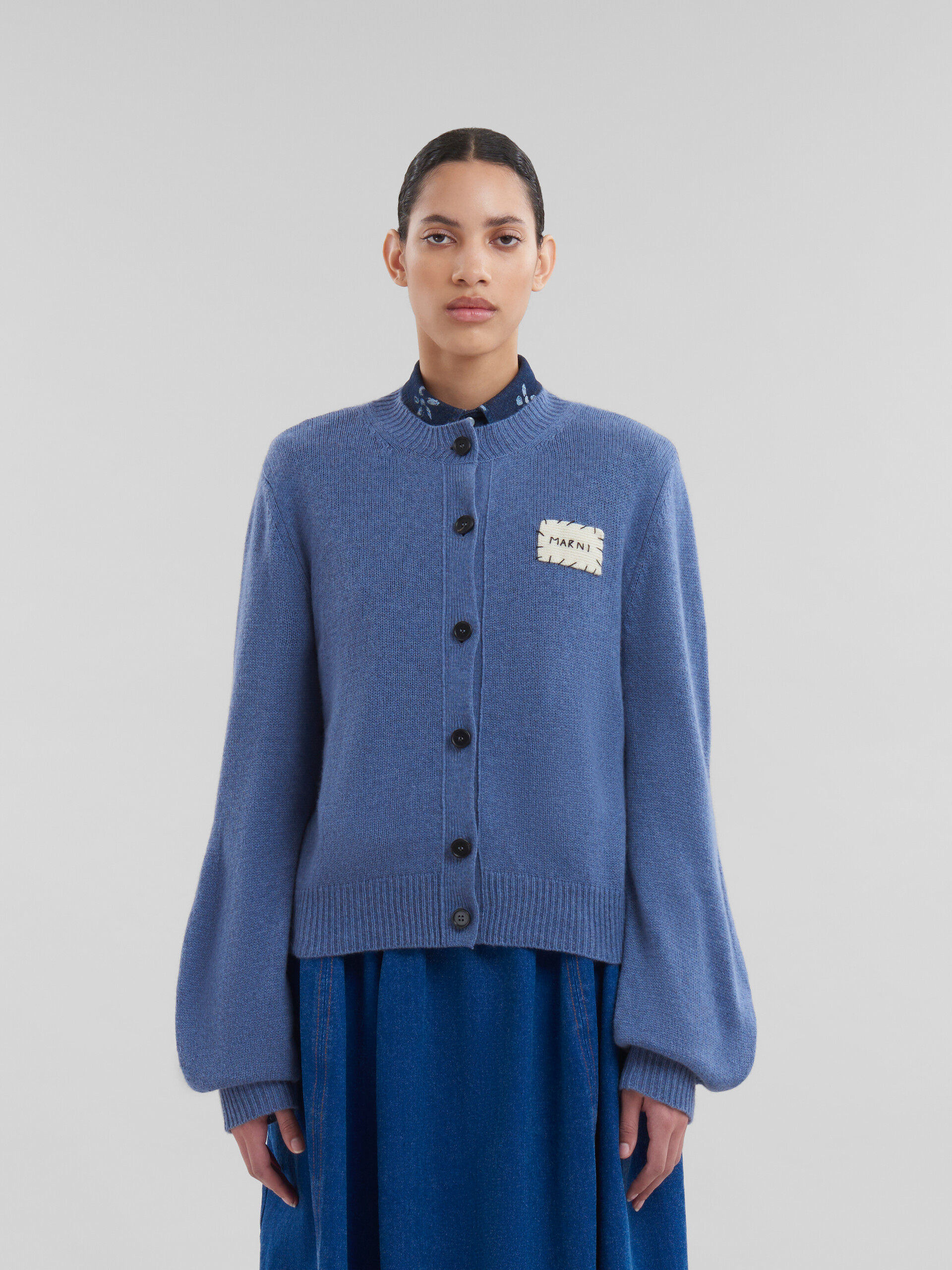 Cardigan in cashmere blu con applicazione Marni - Pullover - Image 2