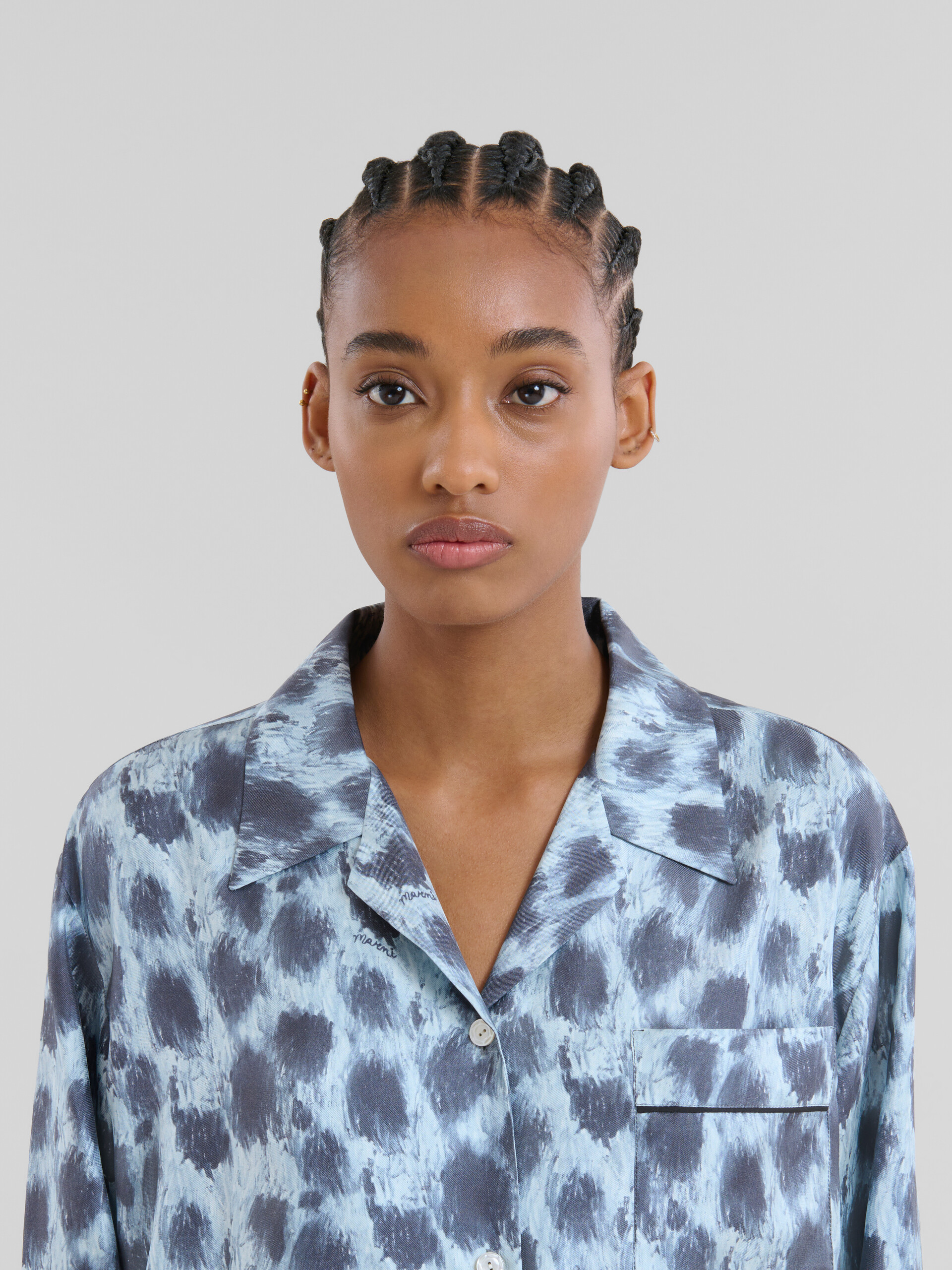 Camicia in seta grigia con stampa Crayon Leopard - Camicie - Image 4