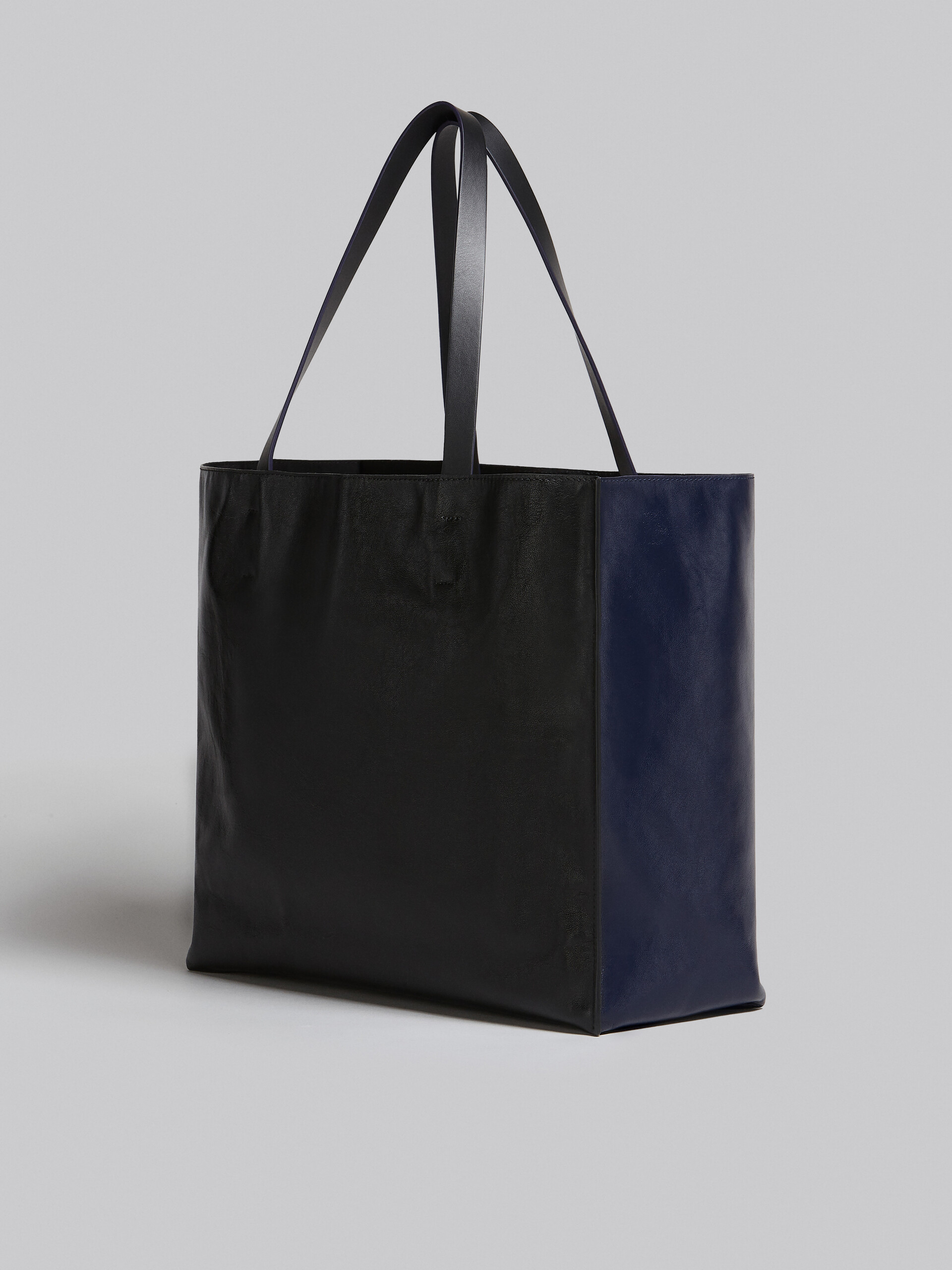 Museo Soft Bag in blue and black leather