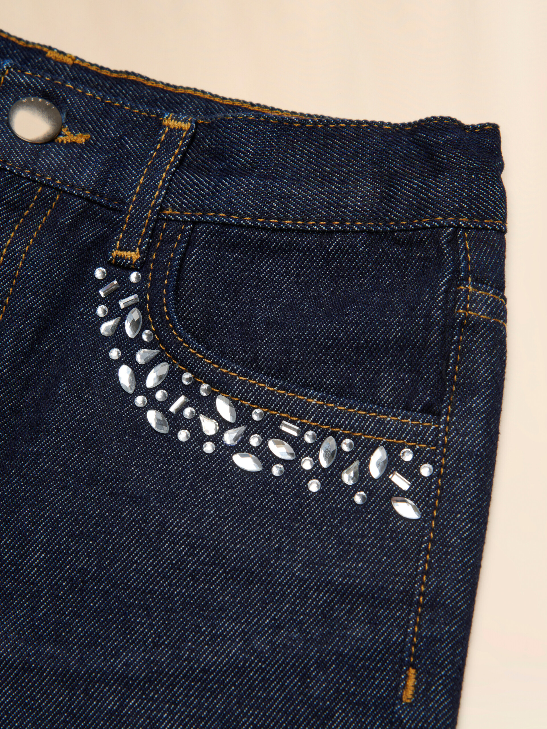 Shorts in denim scuro con rhinestones - Pantaloni - Image 4