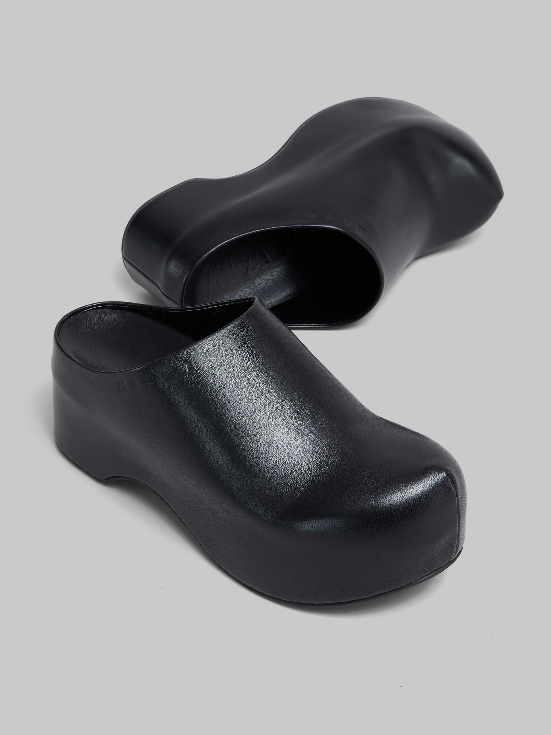 Sabot con zoccolo chunky in pelle nera - Zoccoli - Image 4