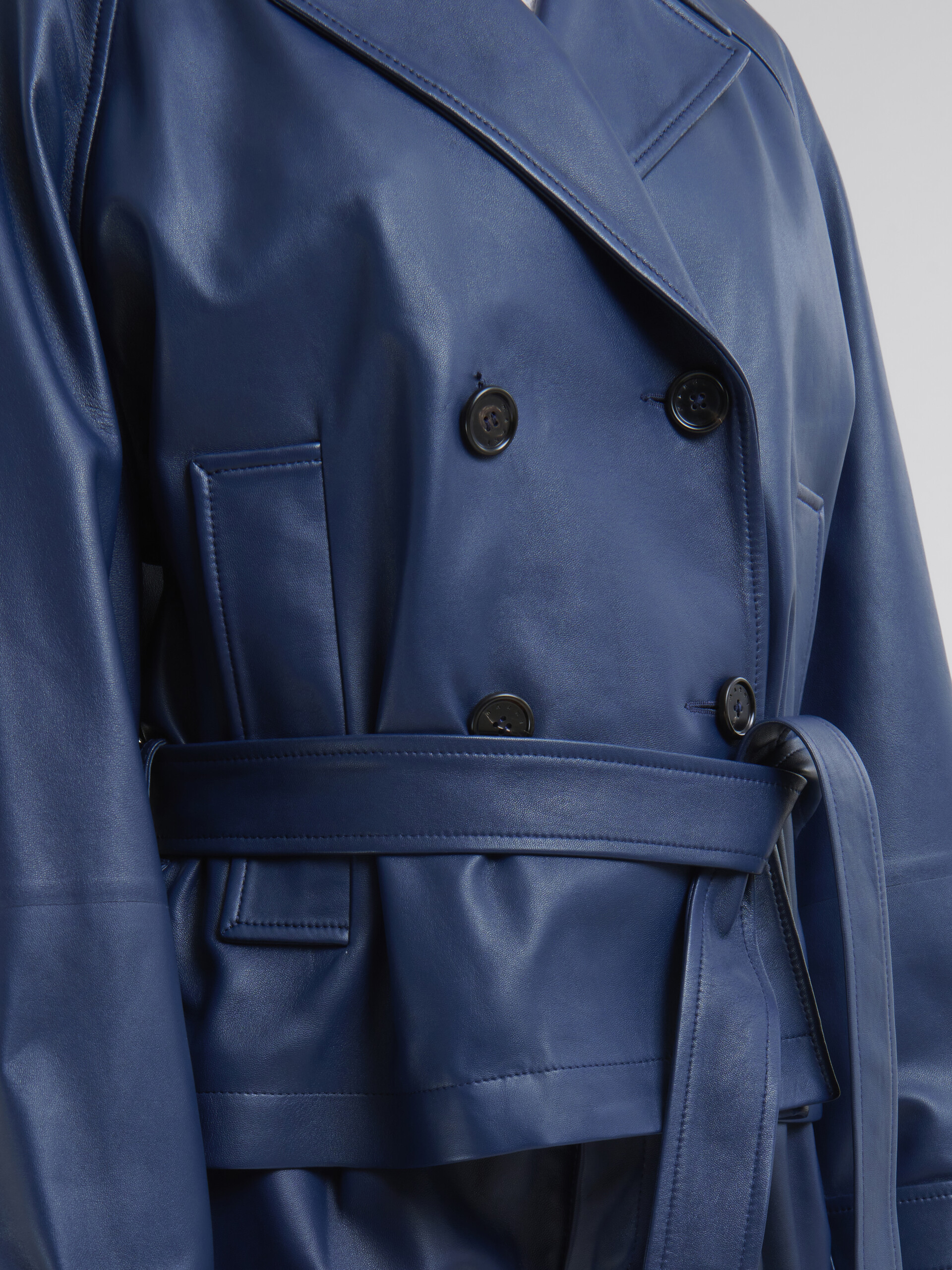 Trench corto in nappa blu - Giacche - Image 5