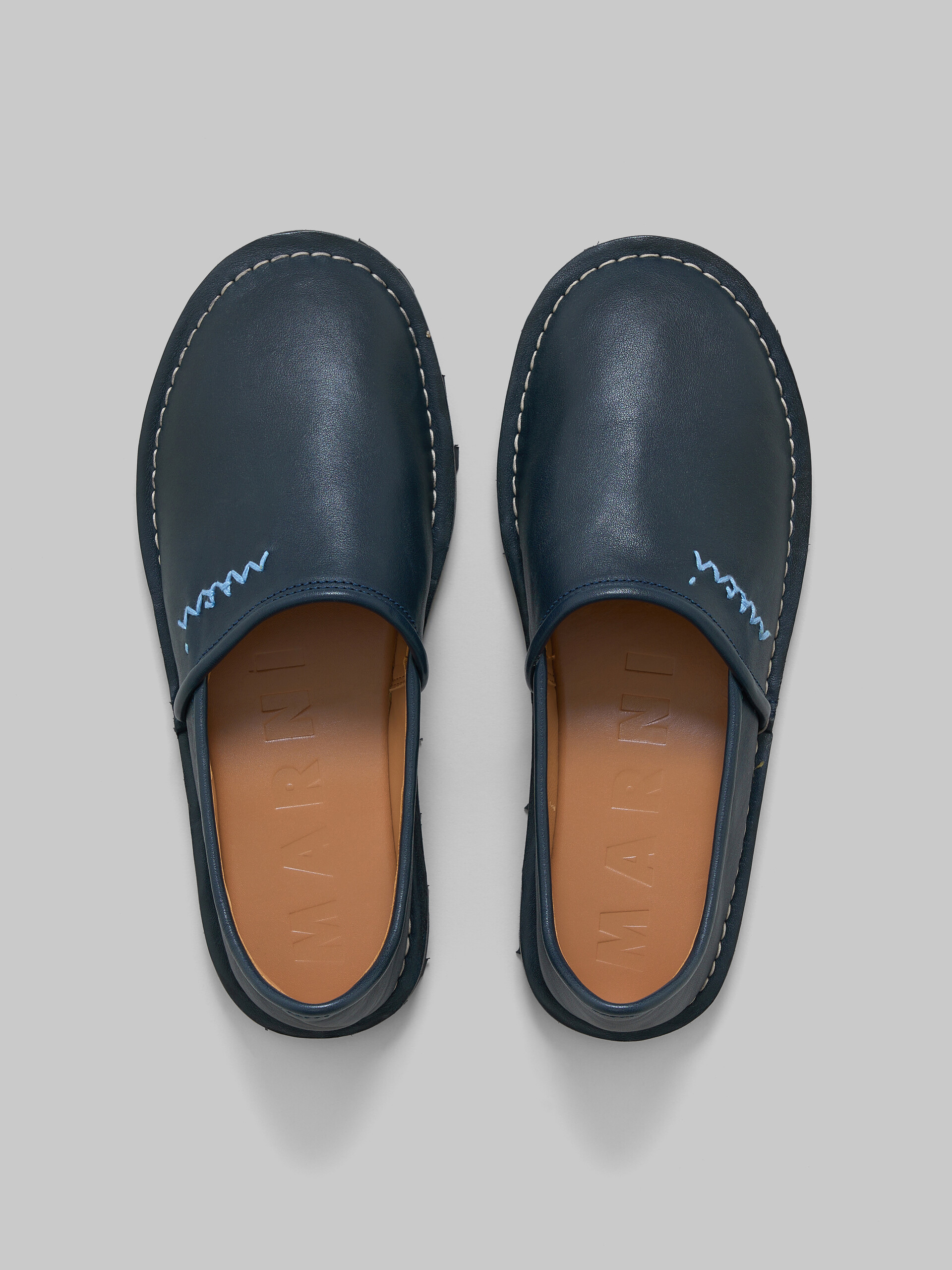 Mocassino slip on in pelle blu con ricamo Marni Symbol - Stringate - Image 4