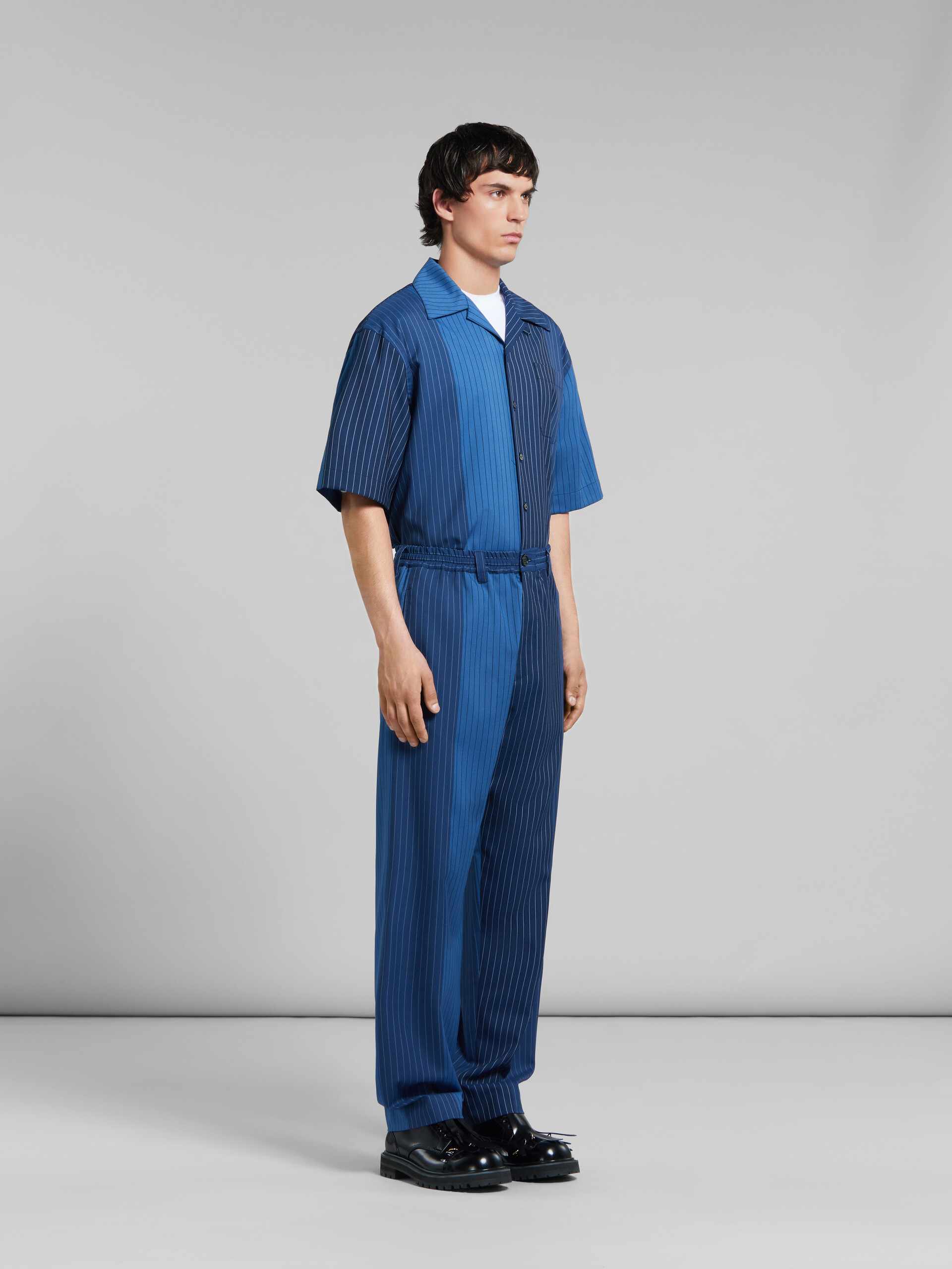 Blaues Bowlinghemd aus Wolle mit Nadelstreifen in Dégradé-Optik - Hemden - Image 5