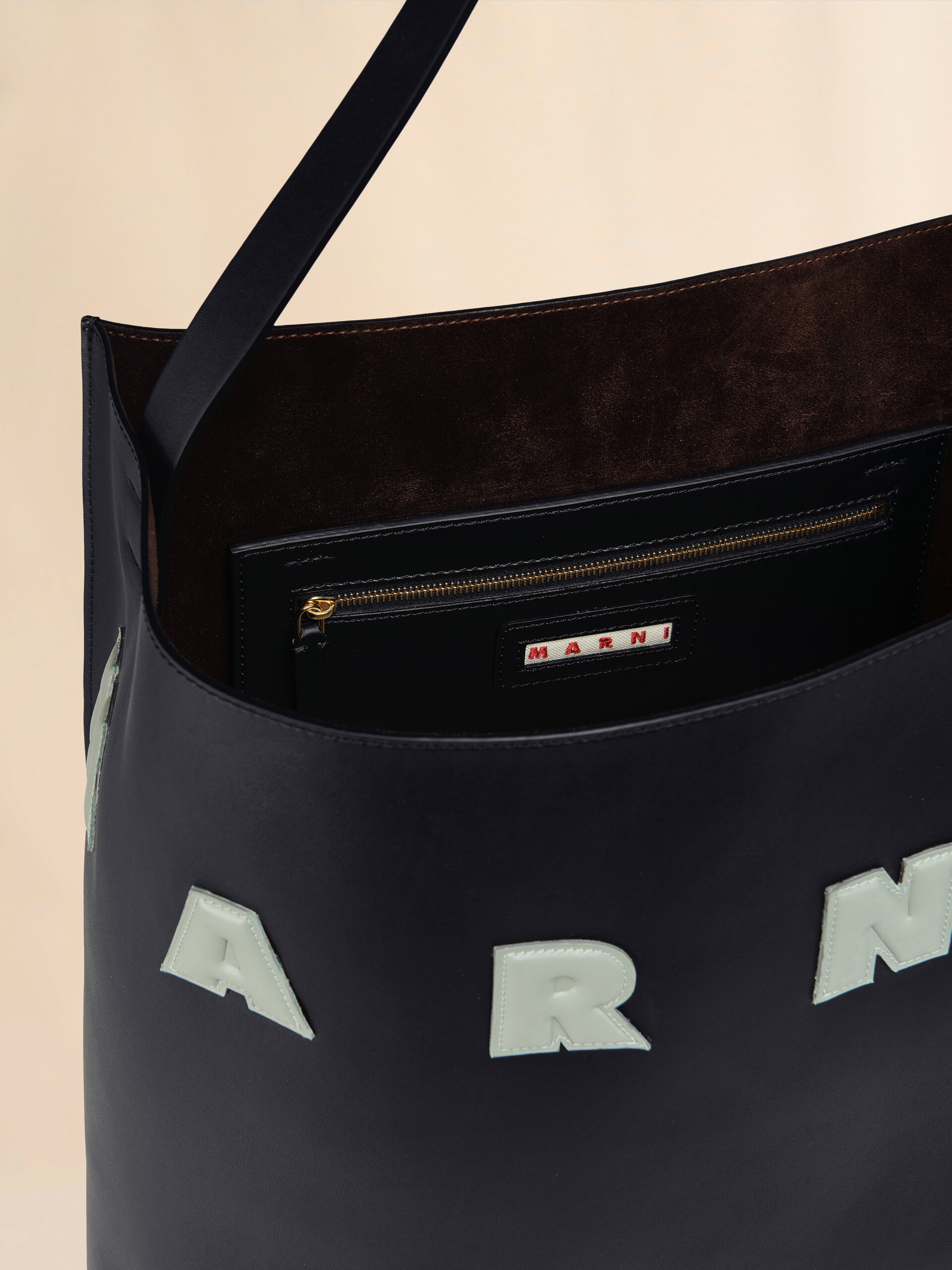 Borsa Hobo Museo in pelle marrone con applicazioni - Borse shopping - Image 3