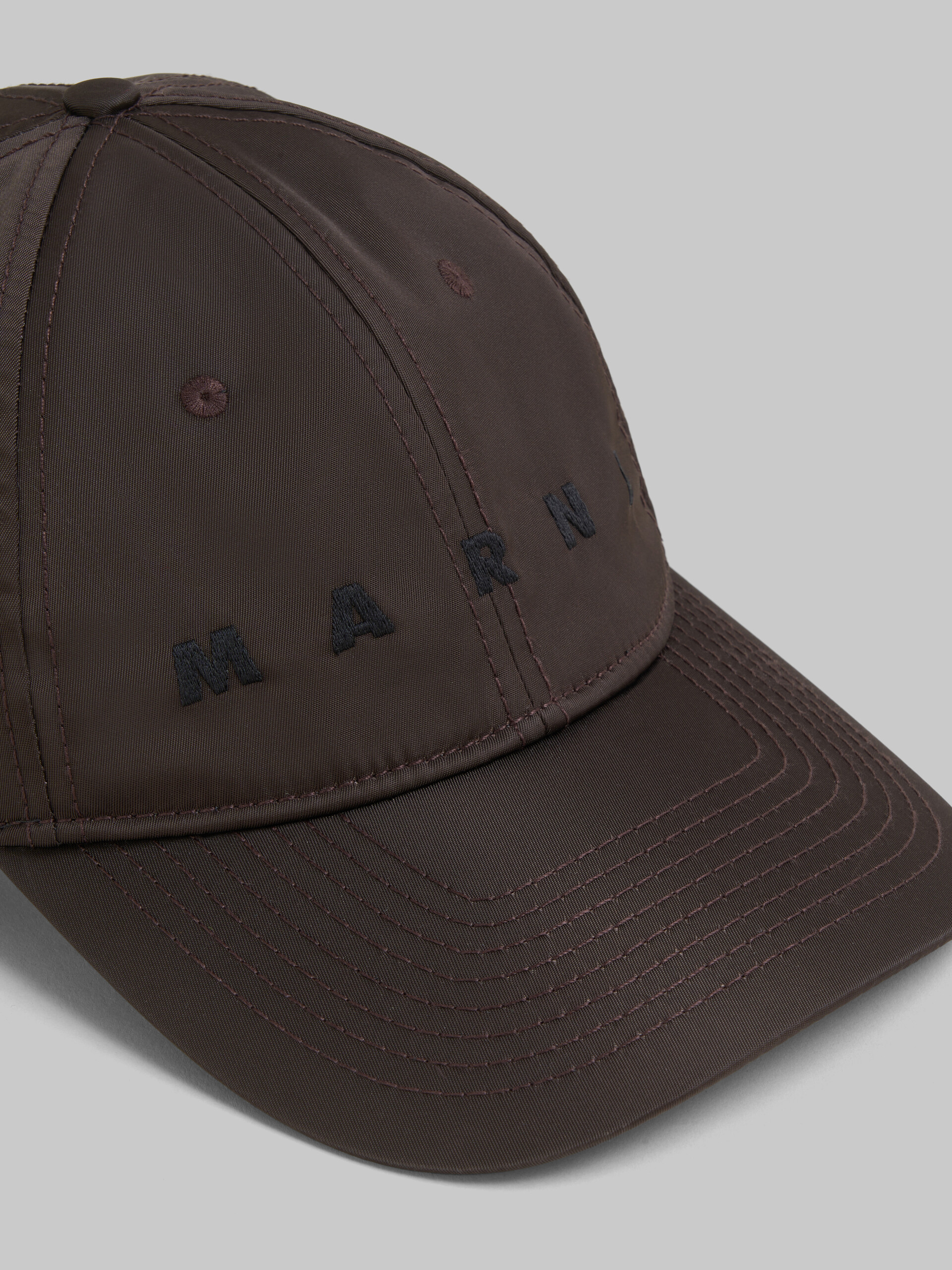 Cappello da baseball in twill marrone con logo - Cappelli - Image 4