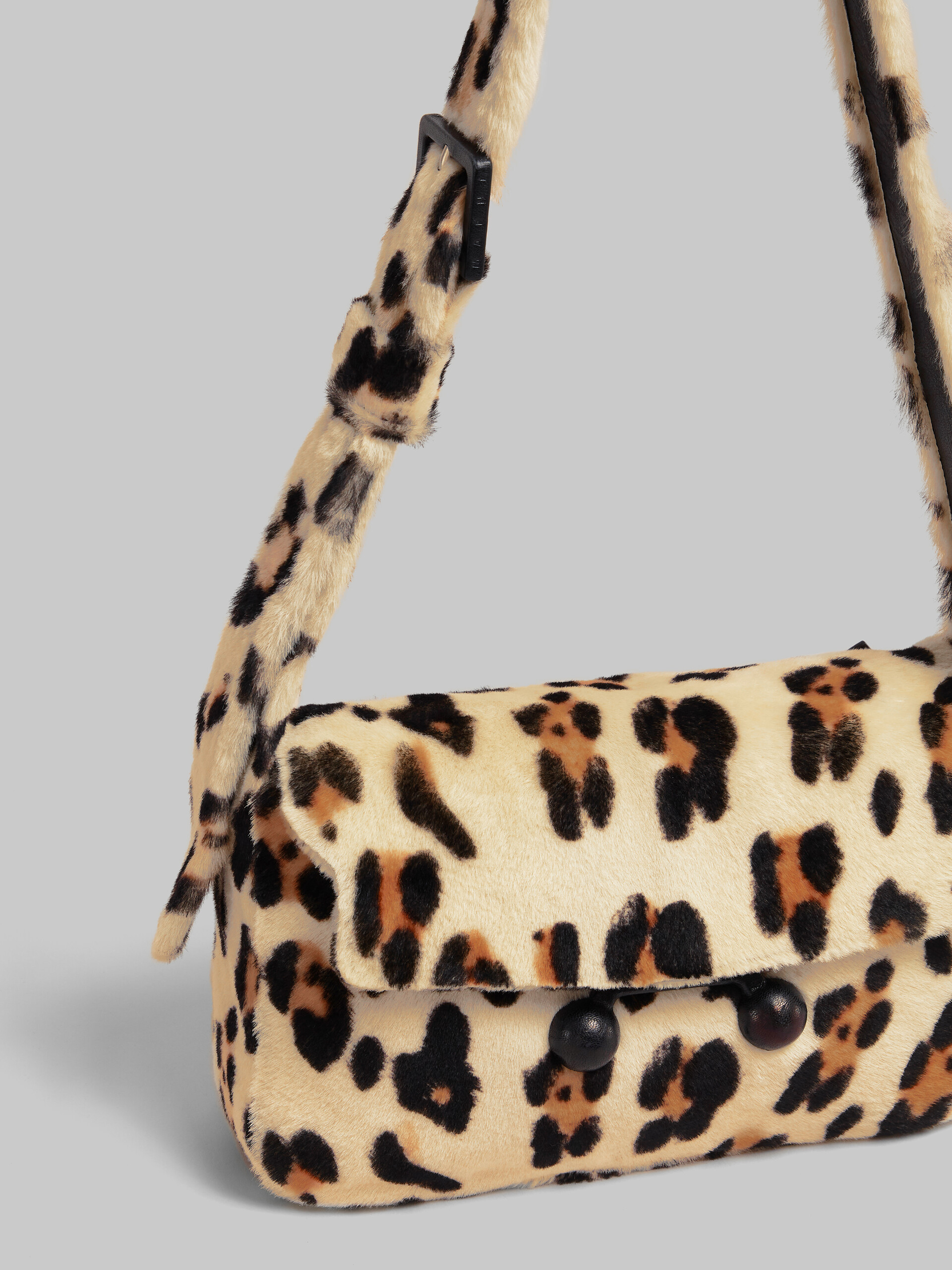 Borsa a spalla Trunkaroo Soft media in shearling con stampa animalier - Borse a spalla - Image 4