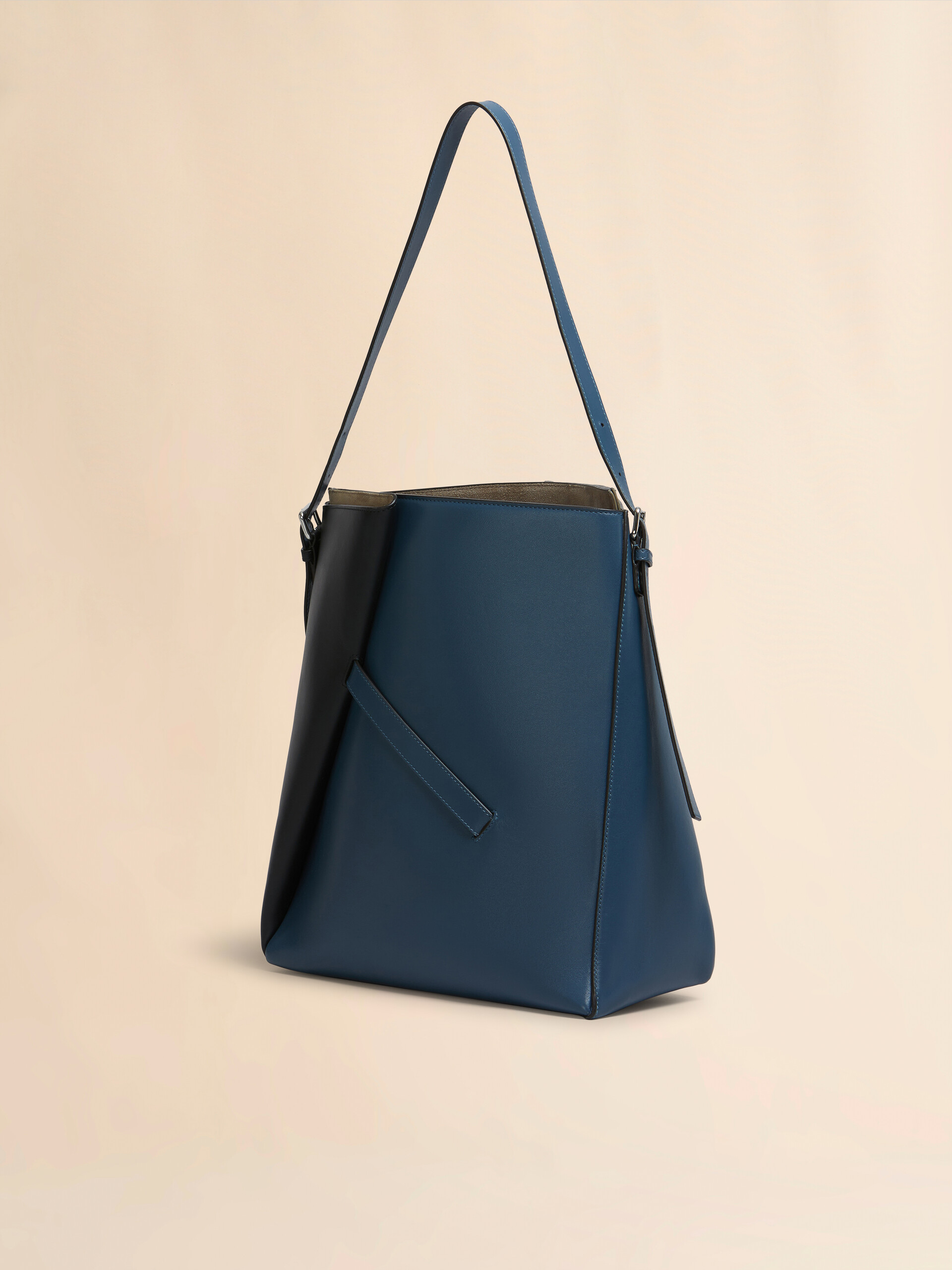 Borsa hobo Reverse in pelle nera e blu scuro - Borse a spalla - Image 2