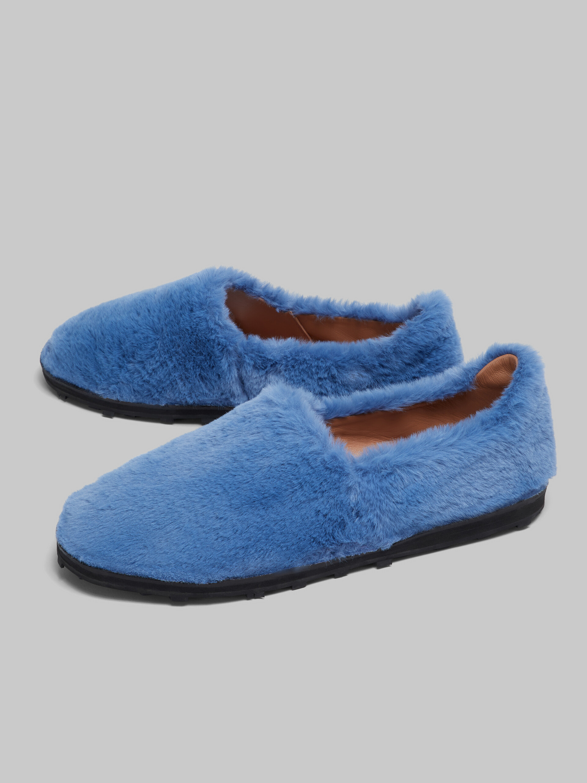 Mocassino slip on blu effetto pelliccia - Stringate - Image 4