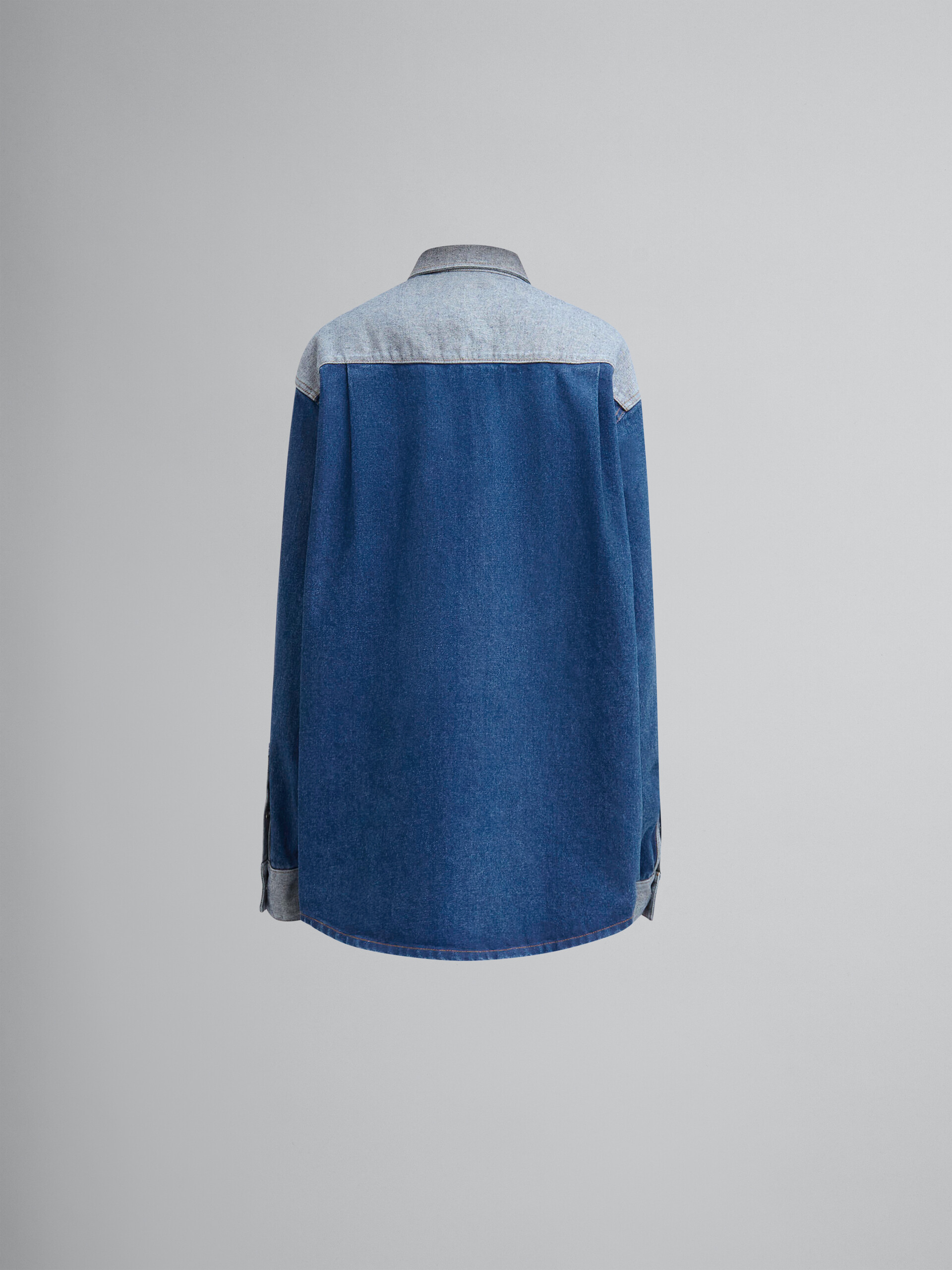 Camicia in denim bicolore blu con bordi a taglio vivo - Camicie - Image 2