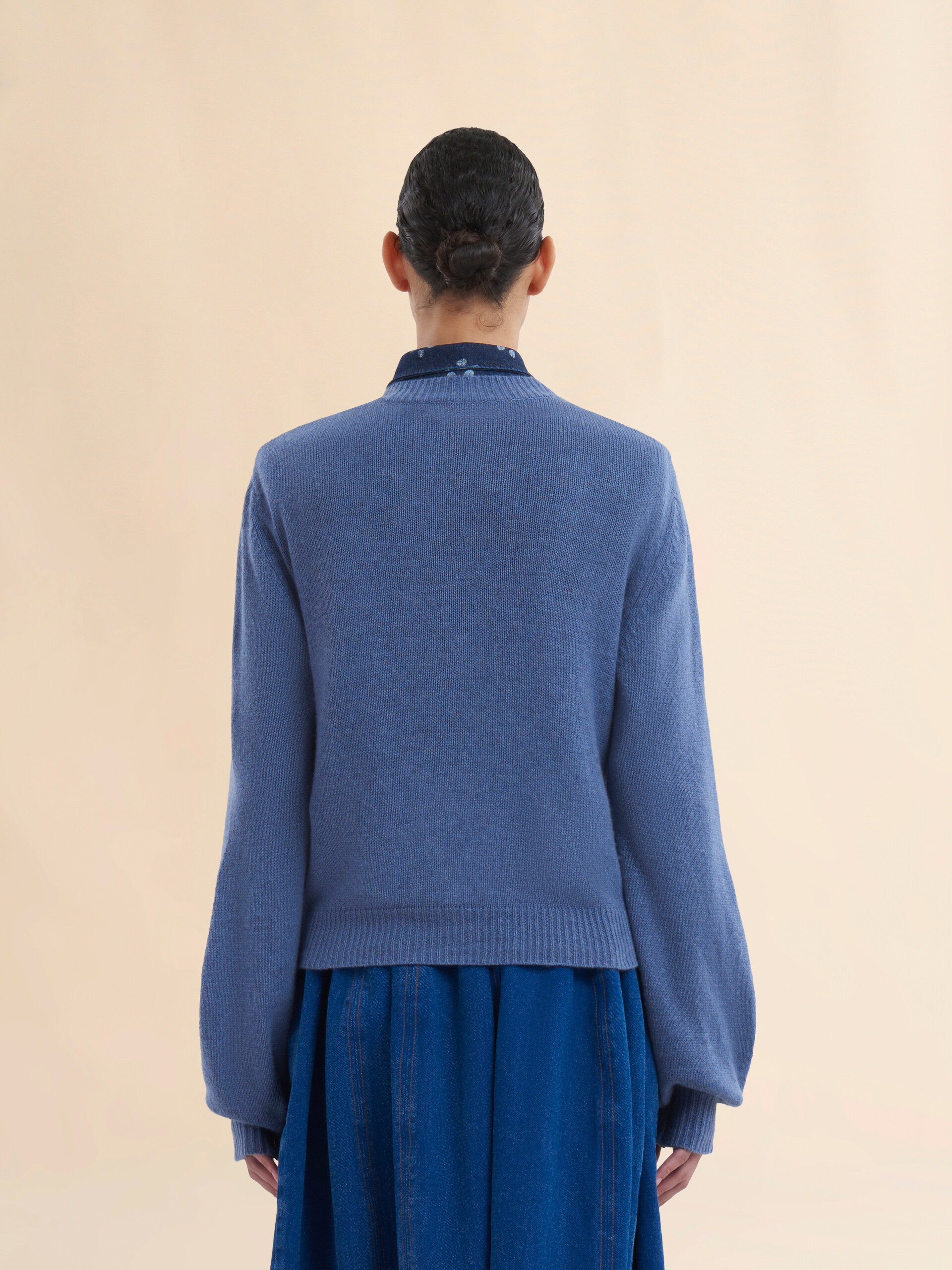 Cardigan in cashmere blu con applicazione Marni - Pullover - Image 3