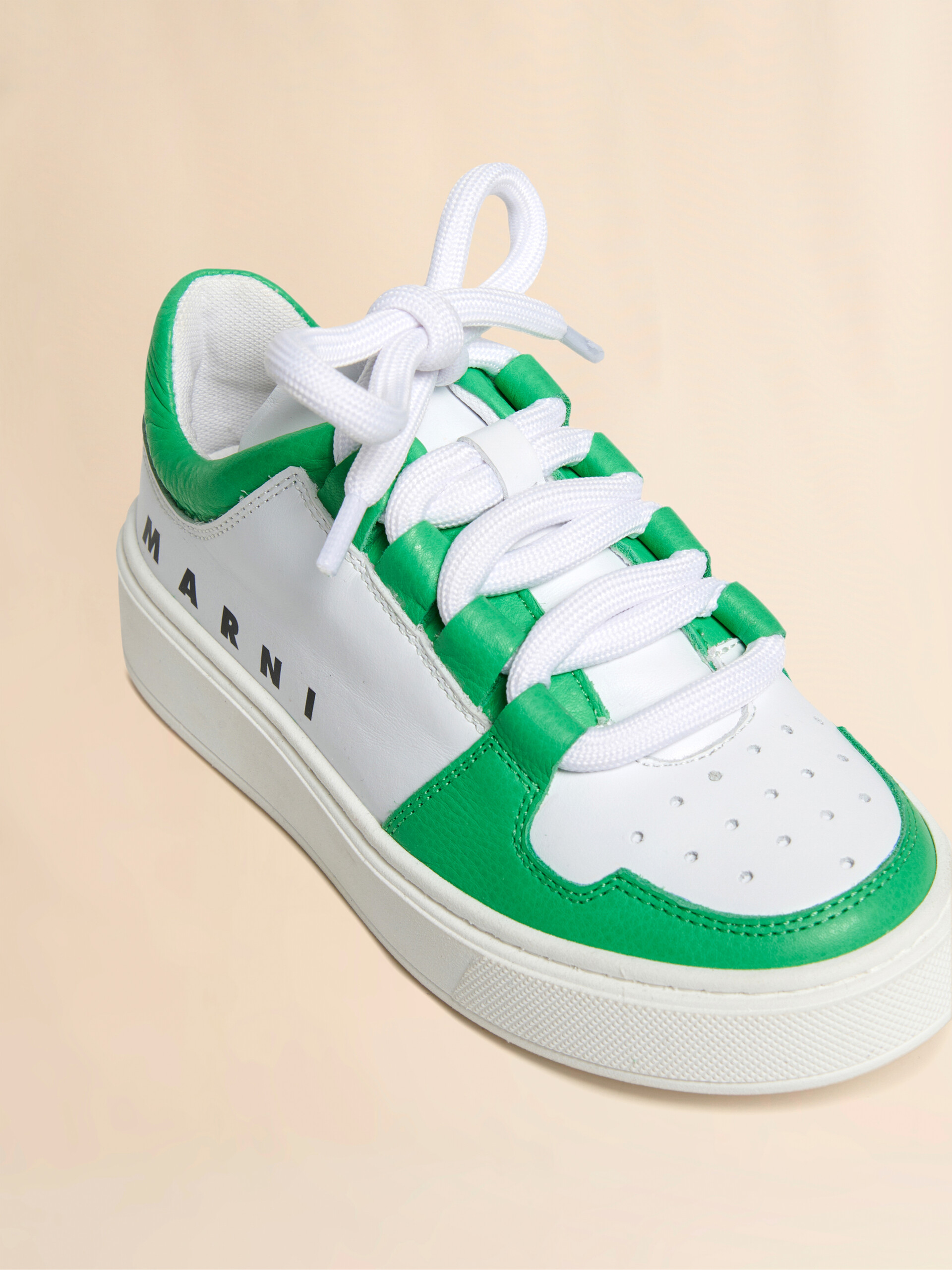 Sneaker low-top in pelle bianca e verde - Sneakers - Image 4