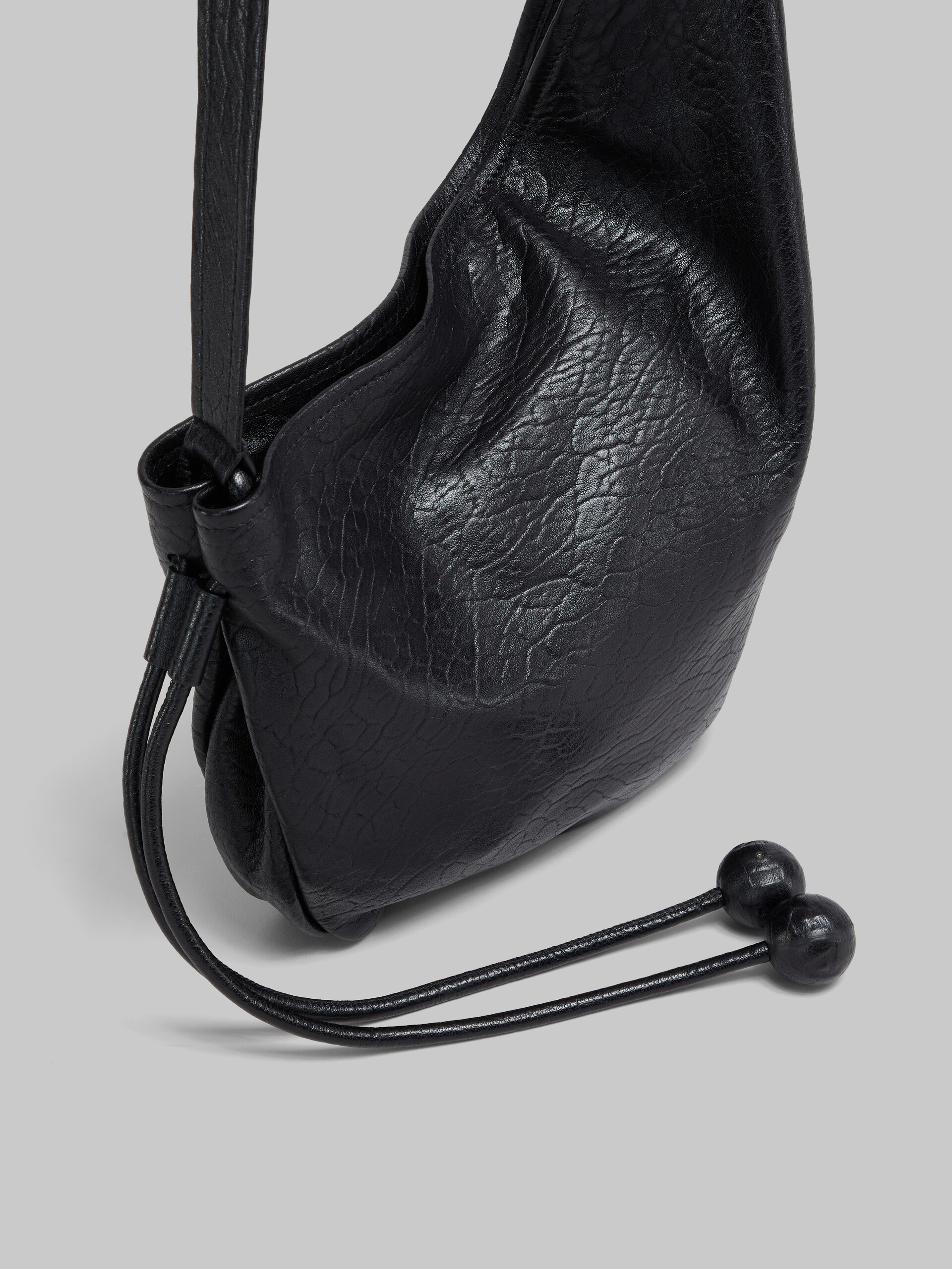 Borsa Hobo piccola in nappa marrone - Borse a spalla - Image 5