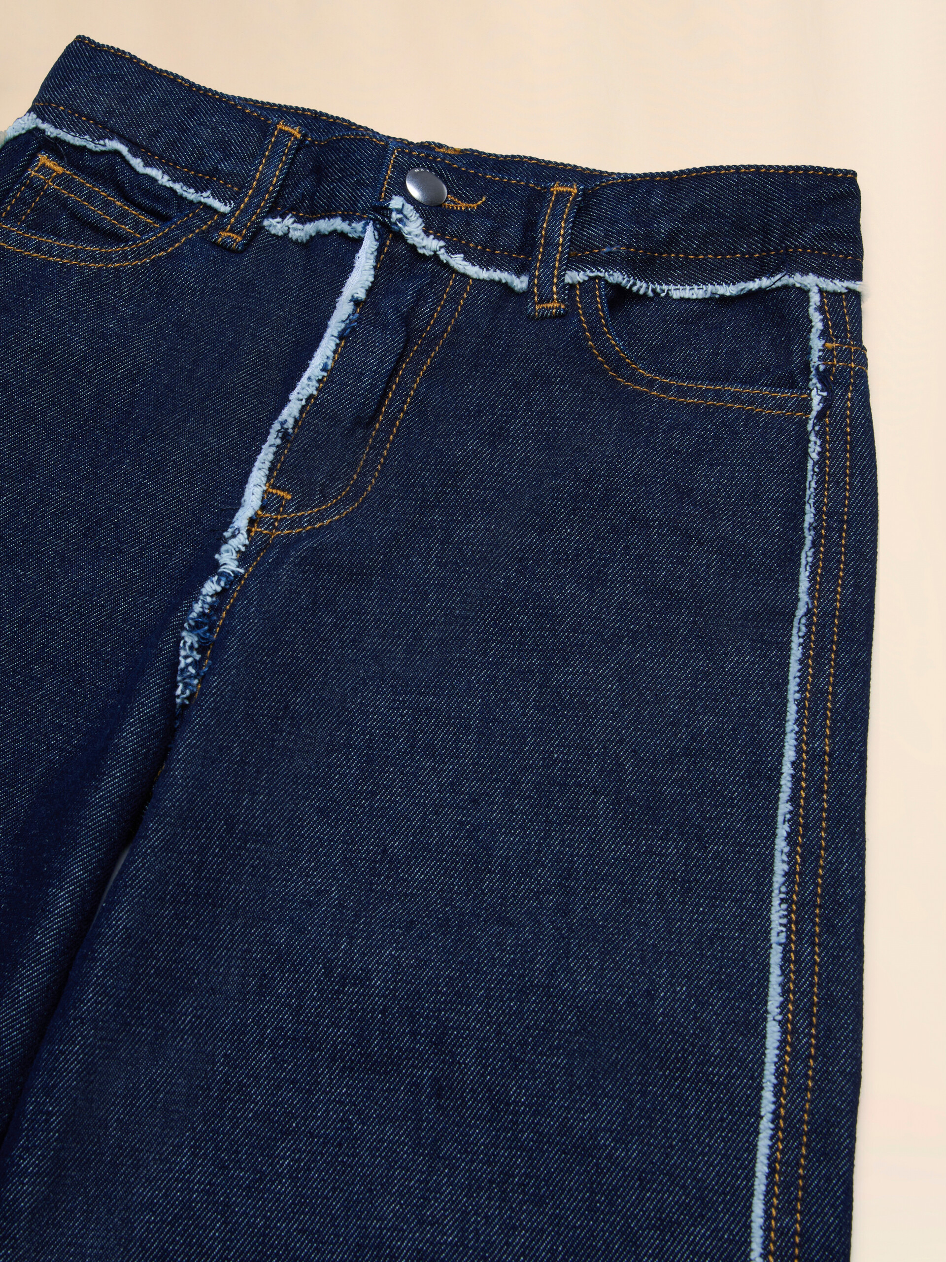 Jeans scuro con dettagli sfrangiati - Pantaloni - Image 3