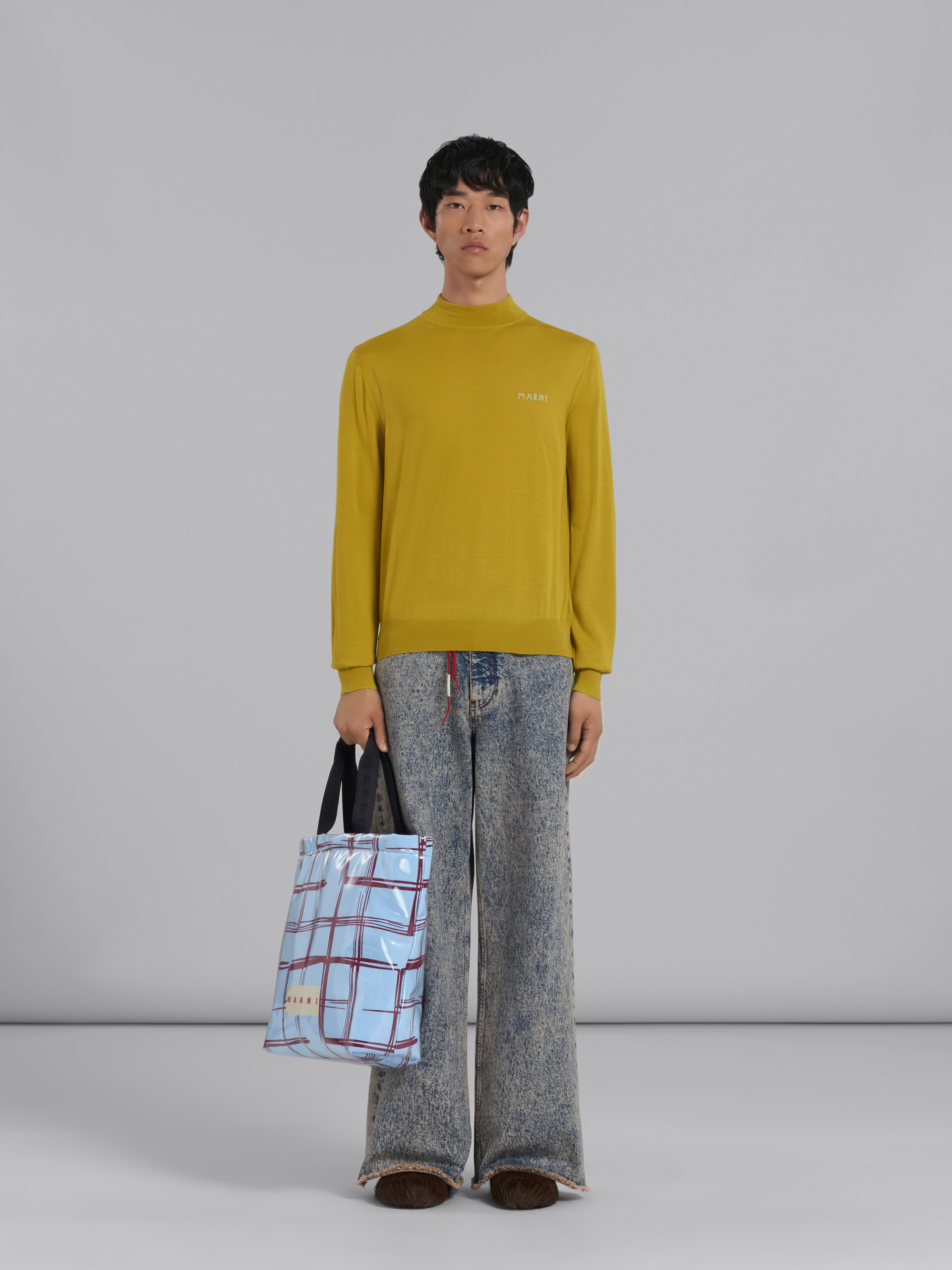 ブルー チェックトート、クリアラップ付き | Marni