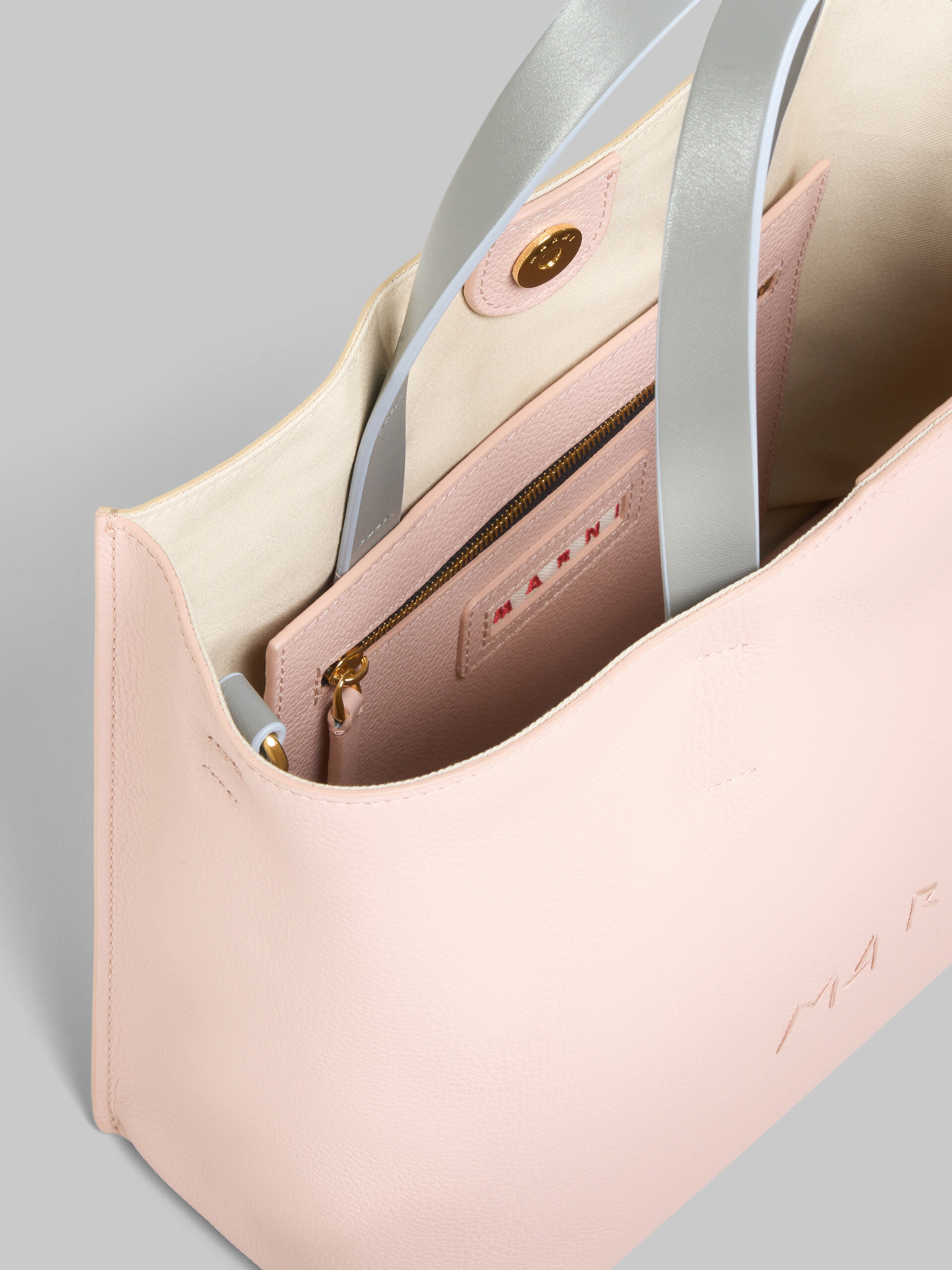 Museo Soft Tote Bag in pelle rosa chiaro e beige con ricamo Marni Symbol - Borse shopping - Image 3