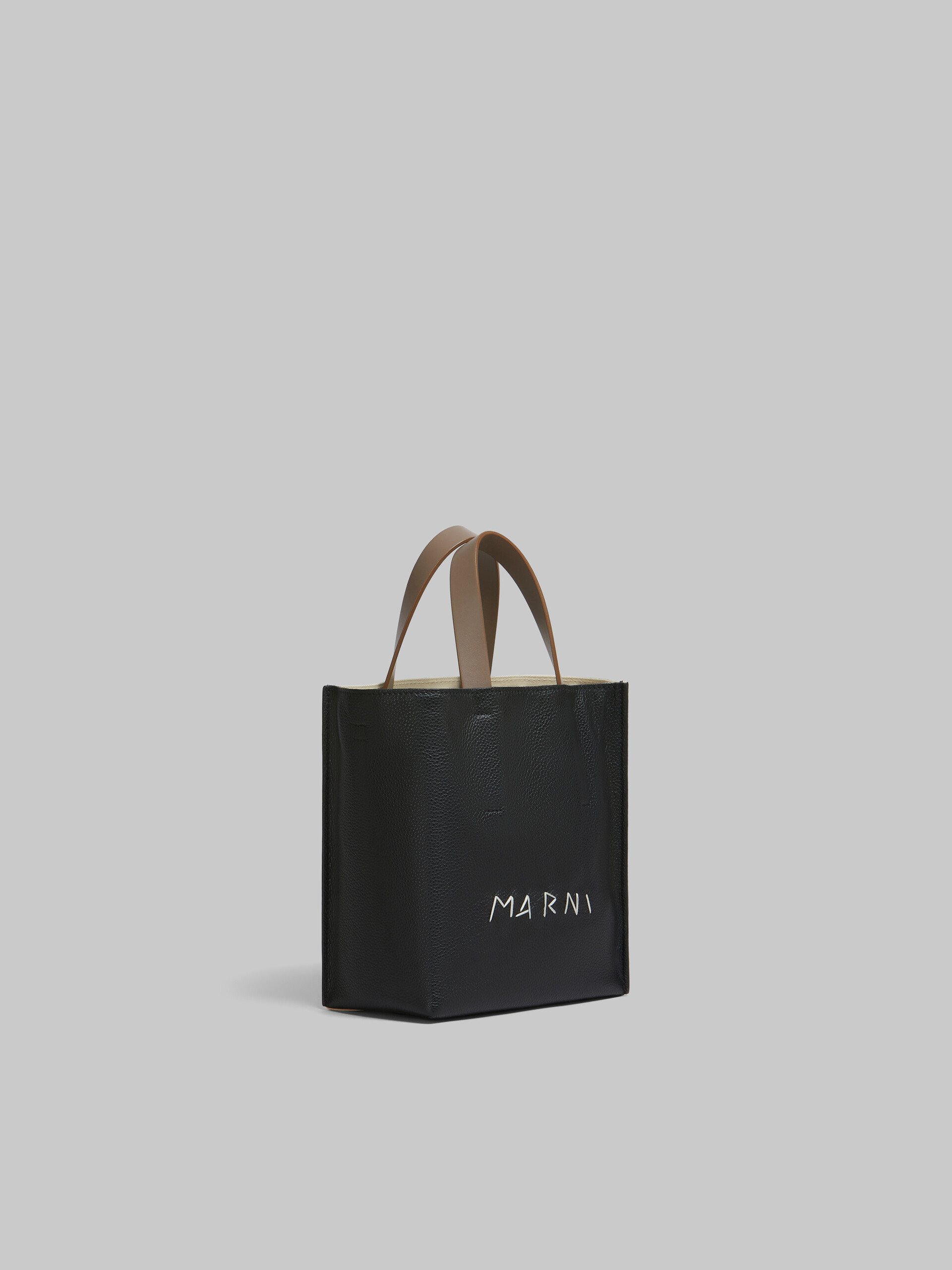 Museo Soft bag Mini in pelle bianca e marrone con impunture Marni - Borse shopping - Image 6