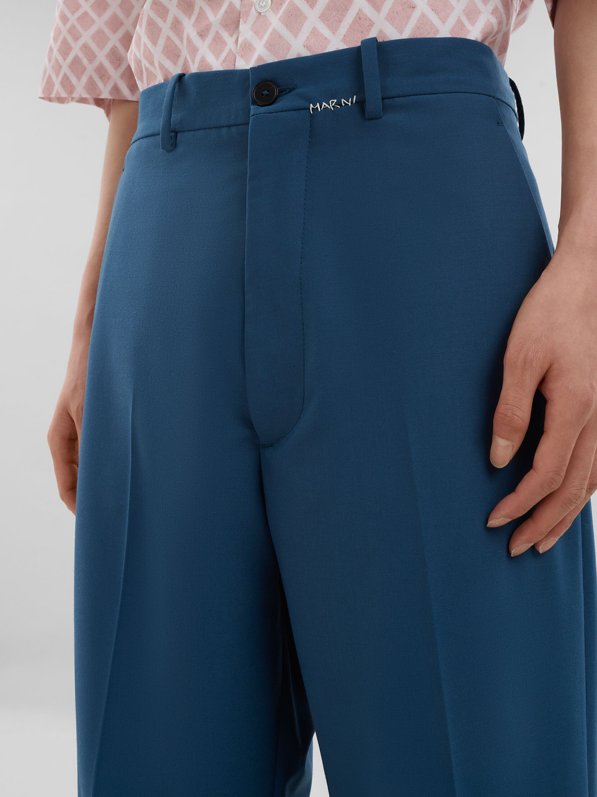Pantaloni in lana blu con logo rammendo Marni - Pantaloni - Image 4