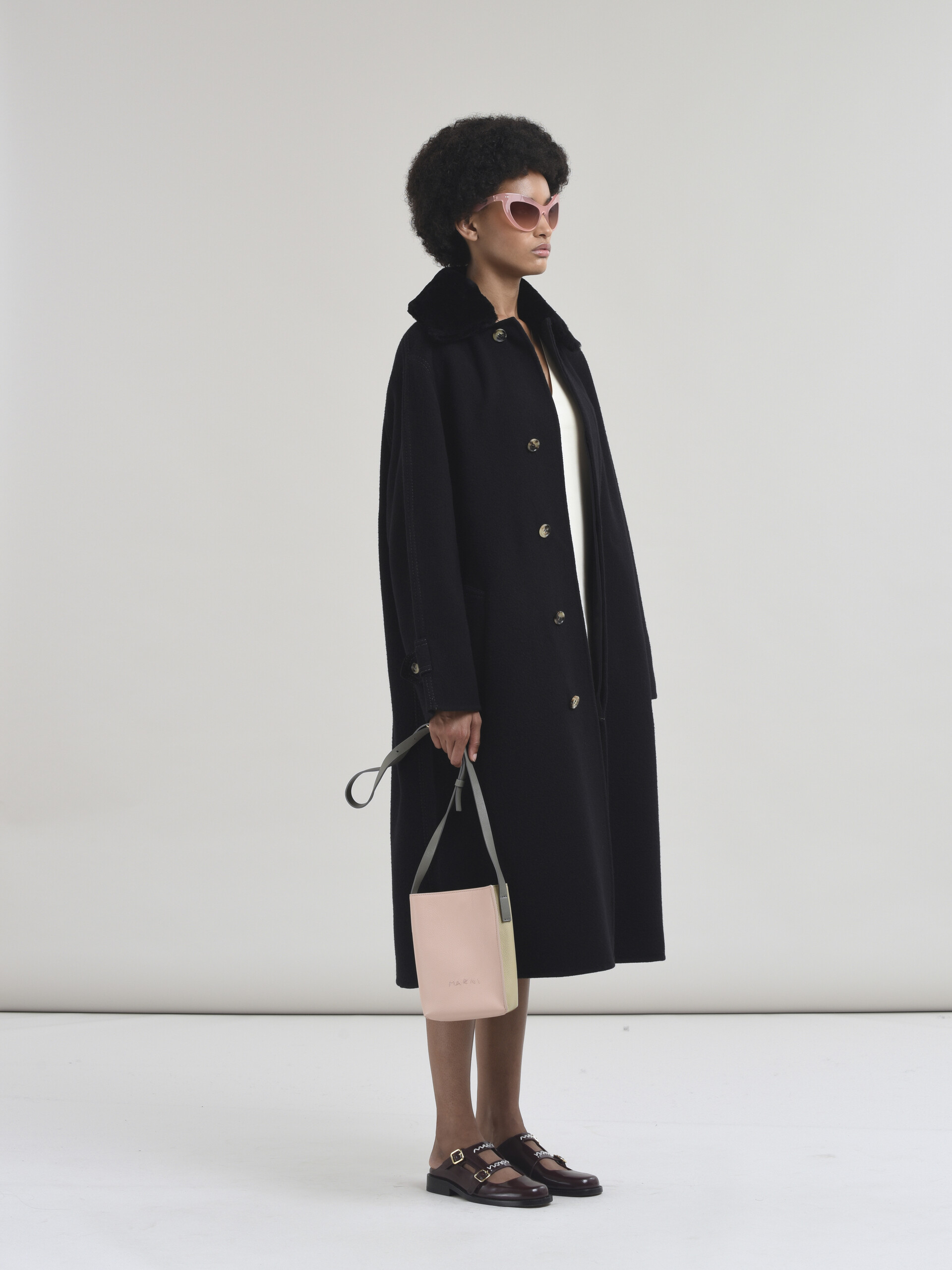 Cappotto in lana cashmere nero con collo in shearling - Cappotti - Image 6