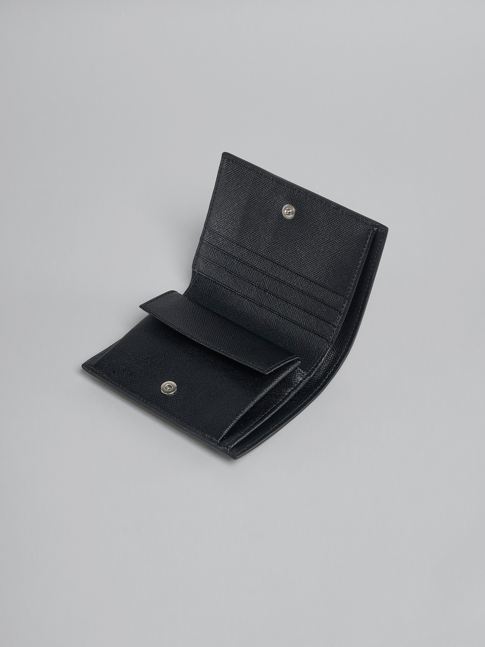 お財布【新品未使用】MARNI サフィアーノレザー製二つ折り財布