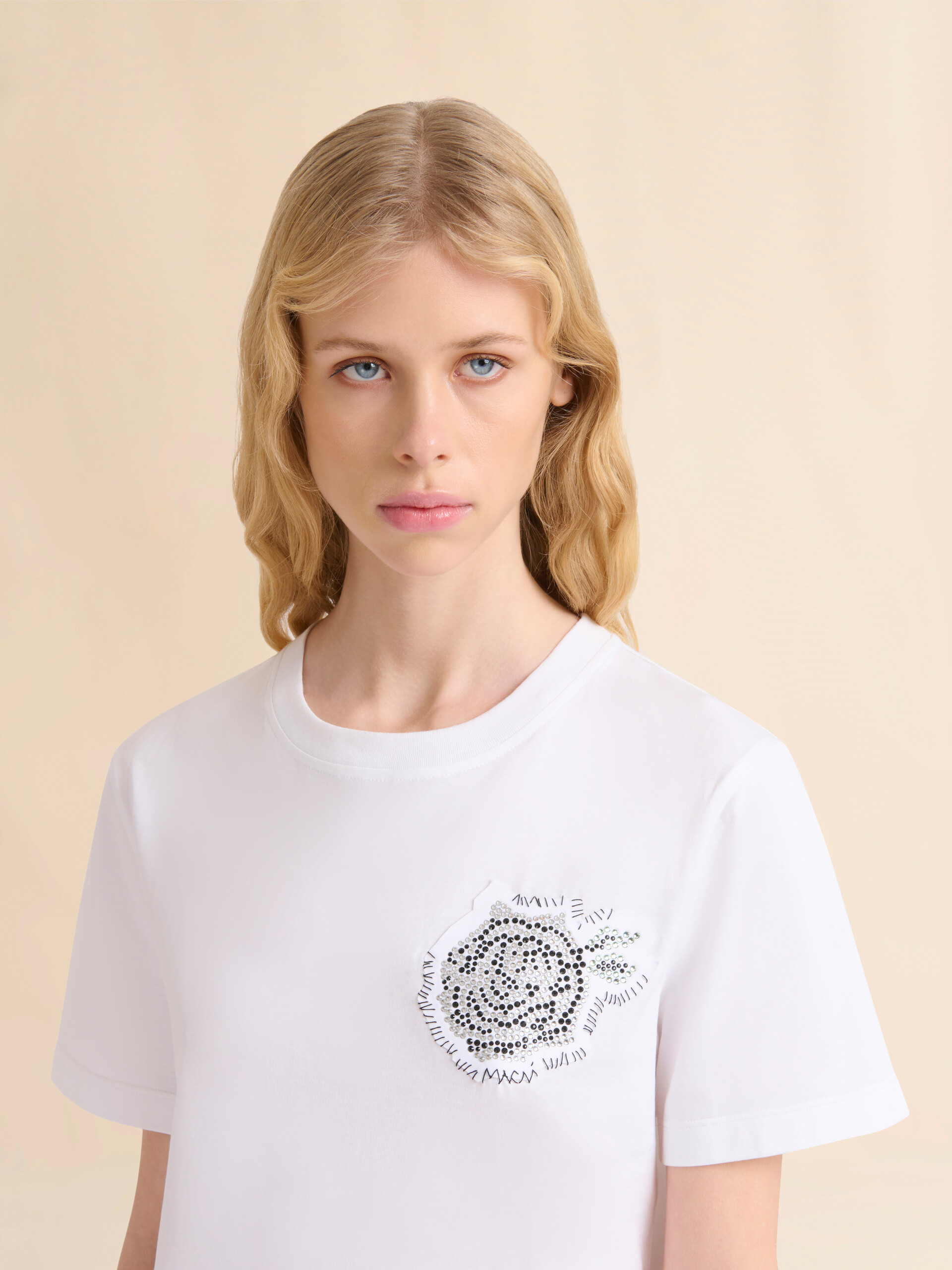 T-shirt in cotone bianco con rosa in strass - T-shirt - Image 4