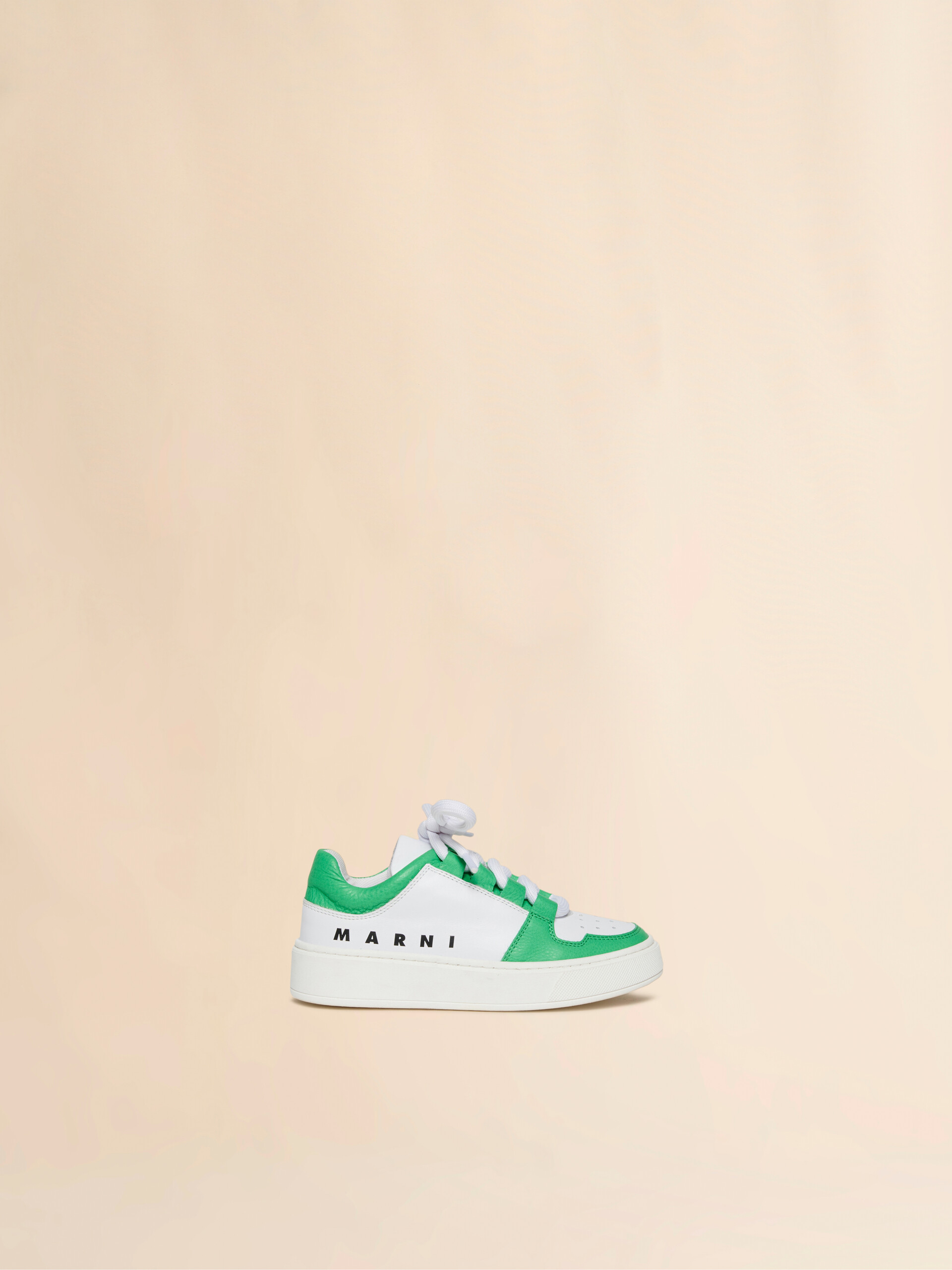 Sneaker low-top in pelle bianca e verde - Sneakers - Image 1