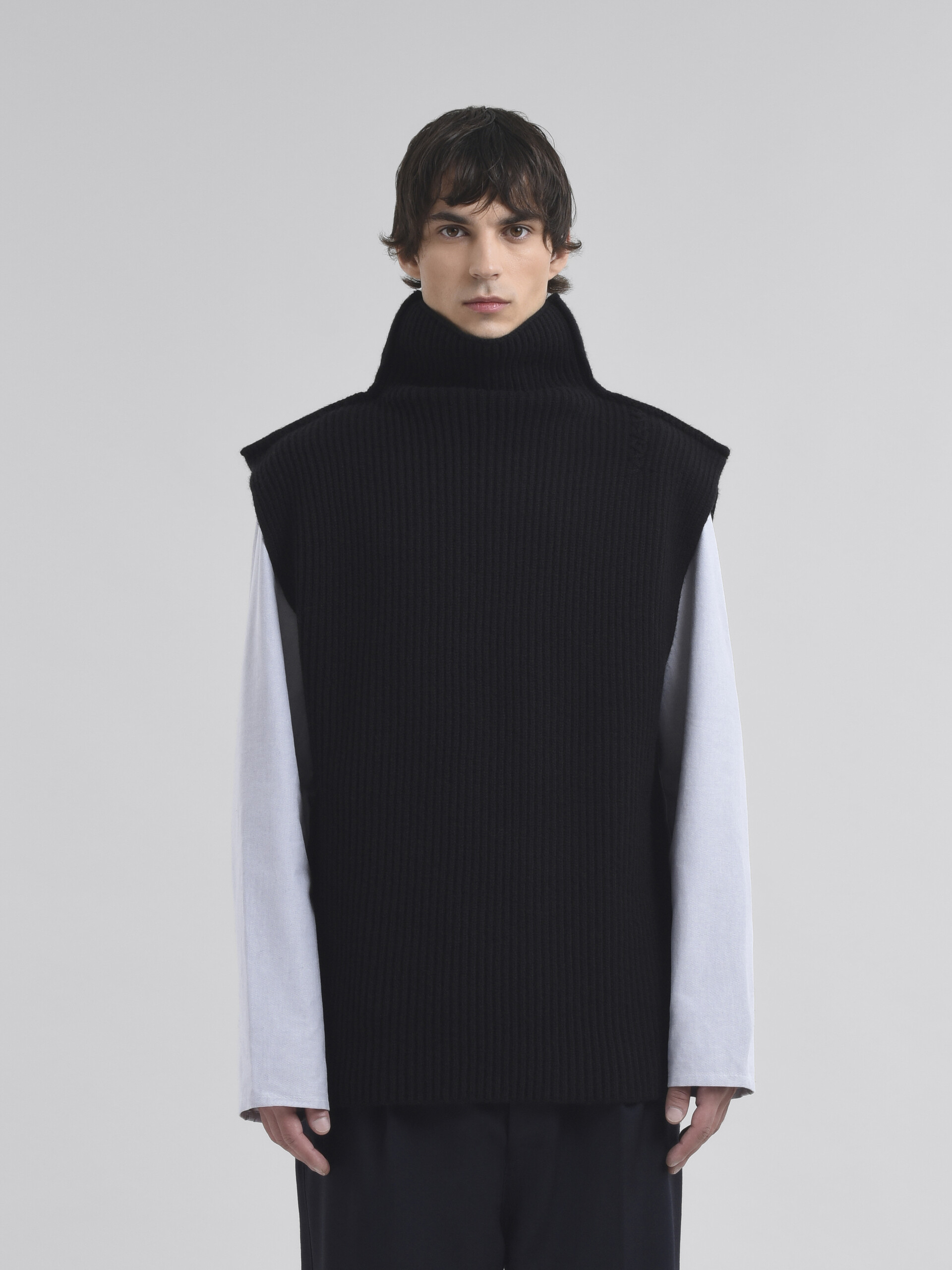 Gilet in lana nera a coste - Pullover - Image 2